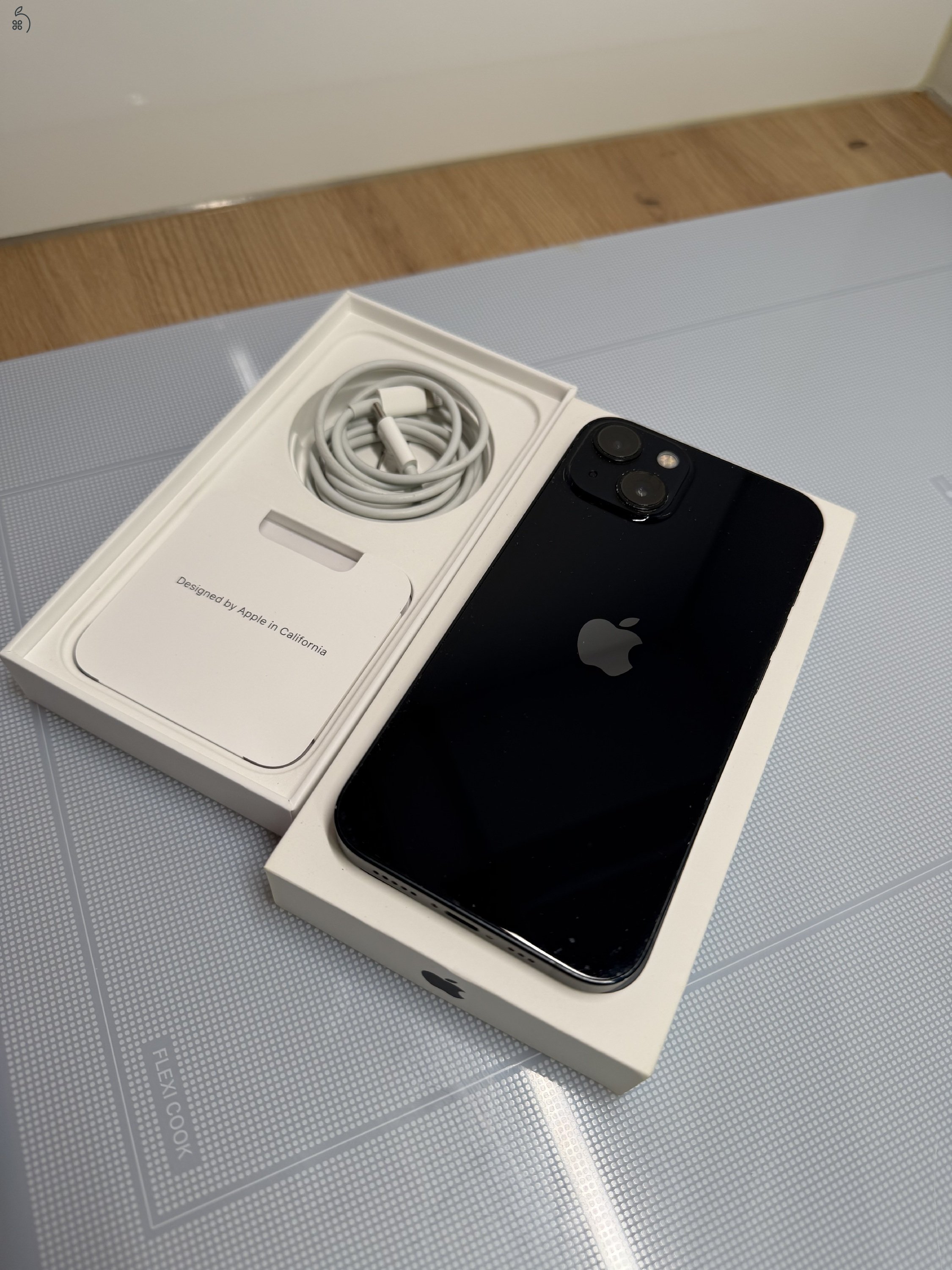 Eladó iPhone 13 Midnight 128GB, 84%, Ajándék tokok és IGLASS Pro fólia