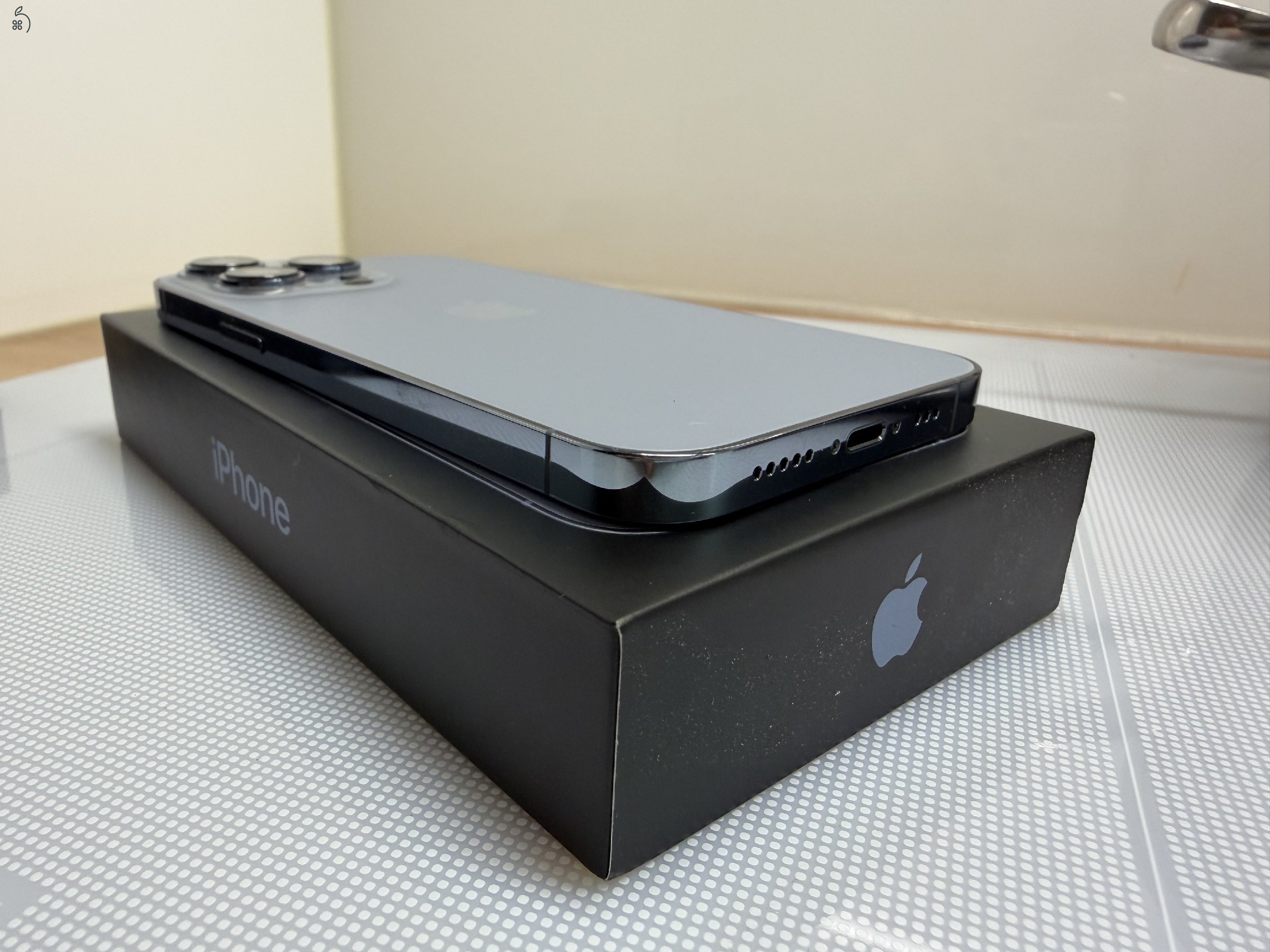 Eladó iPhone 13 Pro 256GB Sierra Blue, 83%, Makulátlan, karcmentes