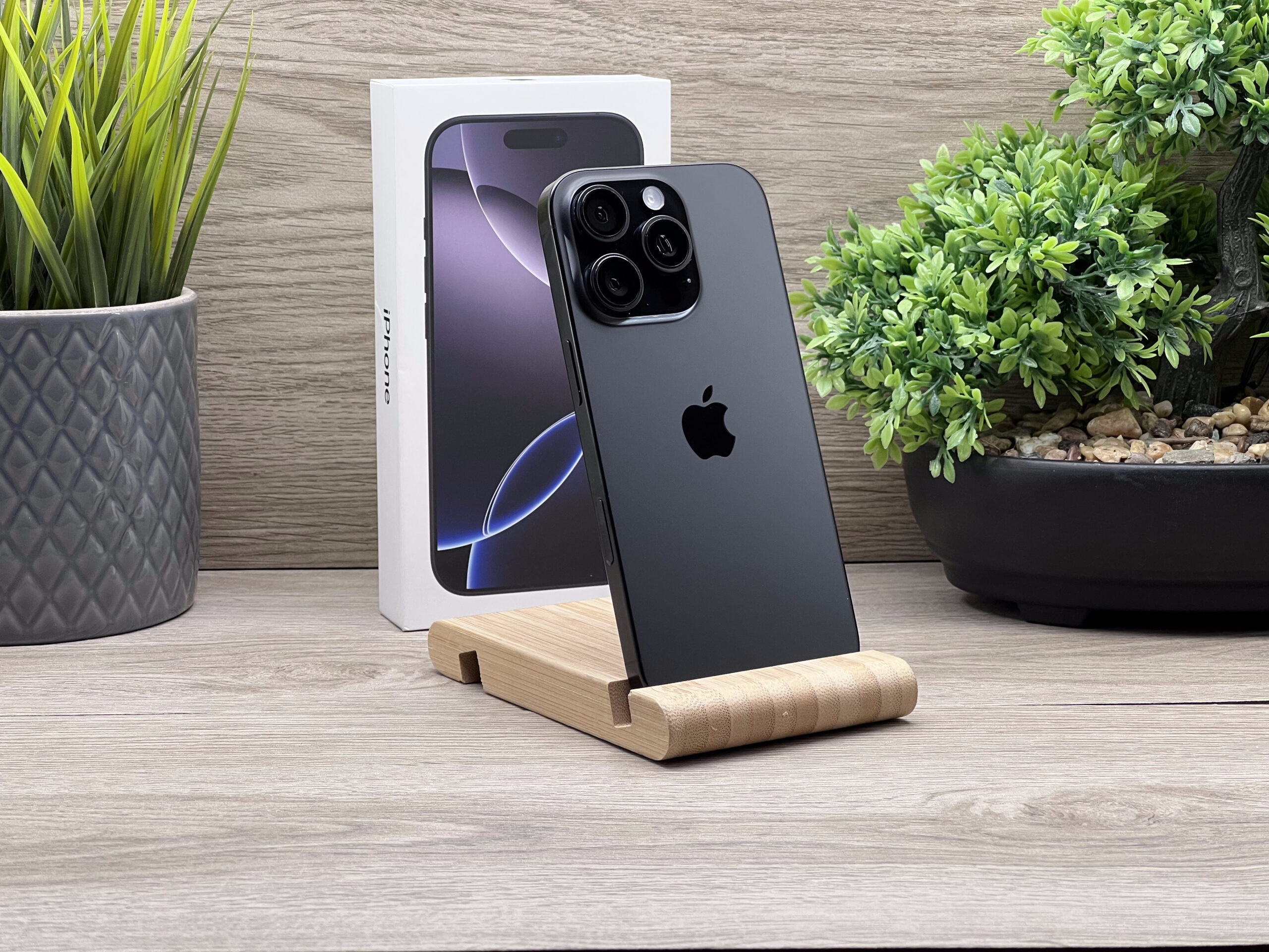 iPhone 16 Pro Black Titanium 128GB 2 ÉV Garanciával 92%