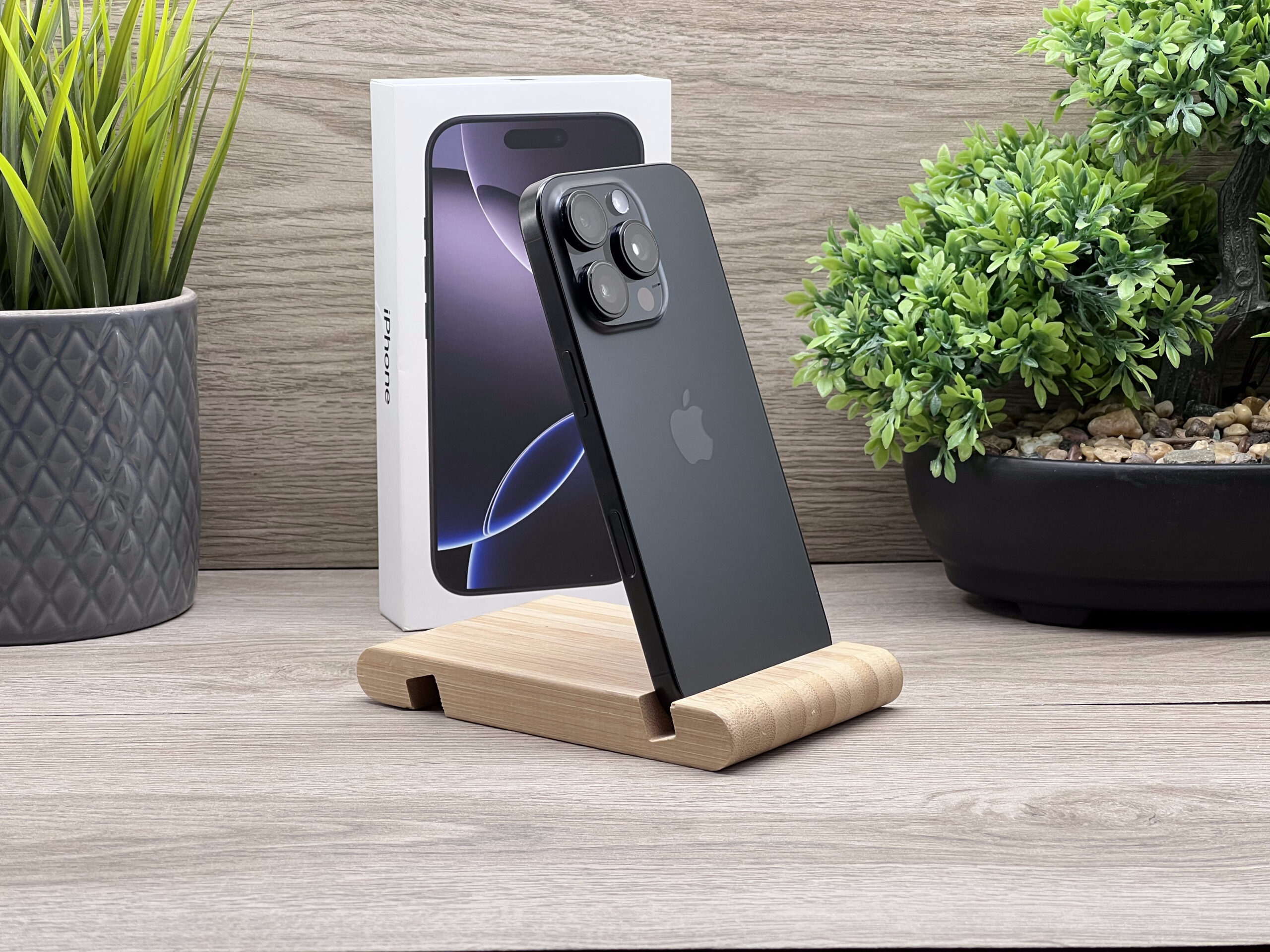 iPhone 16 Pro Black Titanium 128GB 2 ÉV Garanciával 92%