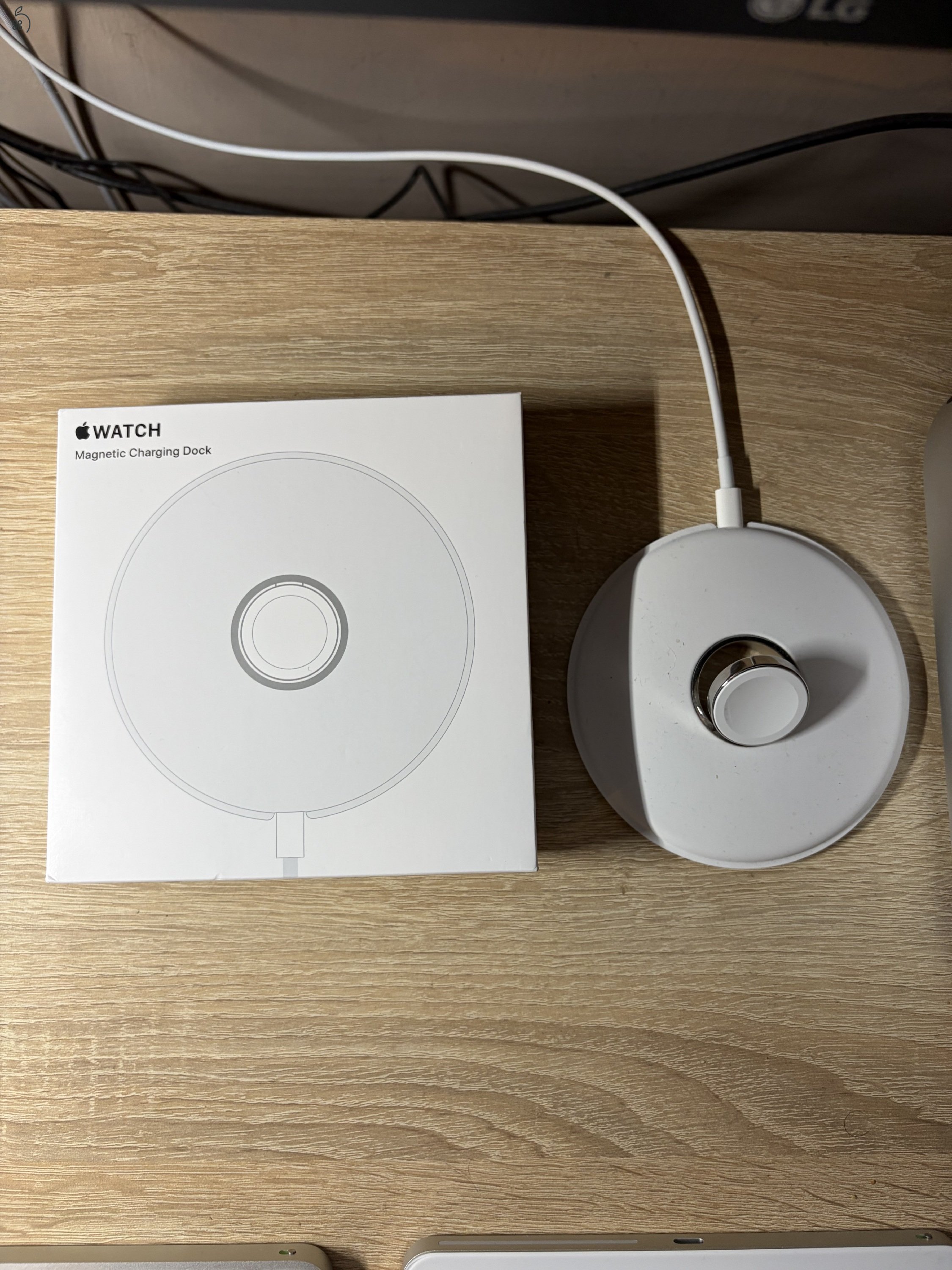 Apple Watch 10 Titán, (Natural Titanium), 46mm Cellular (eSim), ajándék szíjak