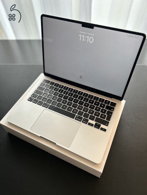 MacBook Air M2 Ezüst színű 13'