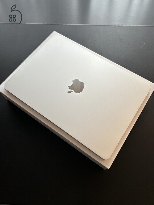 MacBook Air M2 Ezüst színű 13'