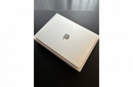 MacBook Air M2 Ezüst színű 13'