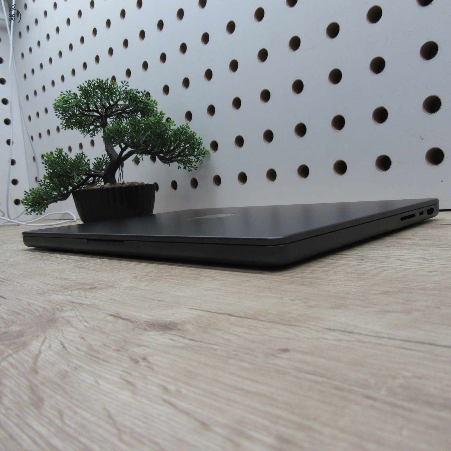 Apple MacBook Pro 14 M3 Pro 2023 1TB használt karcmentes – 100% akku (16 ciklus) – 6 hónap garancia