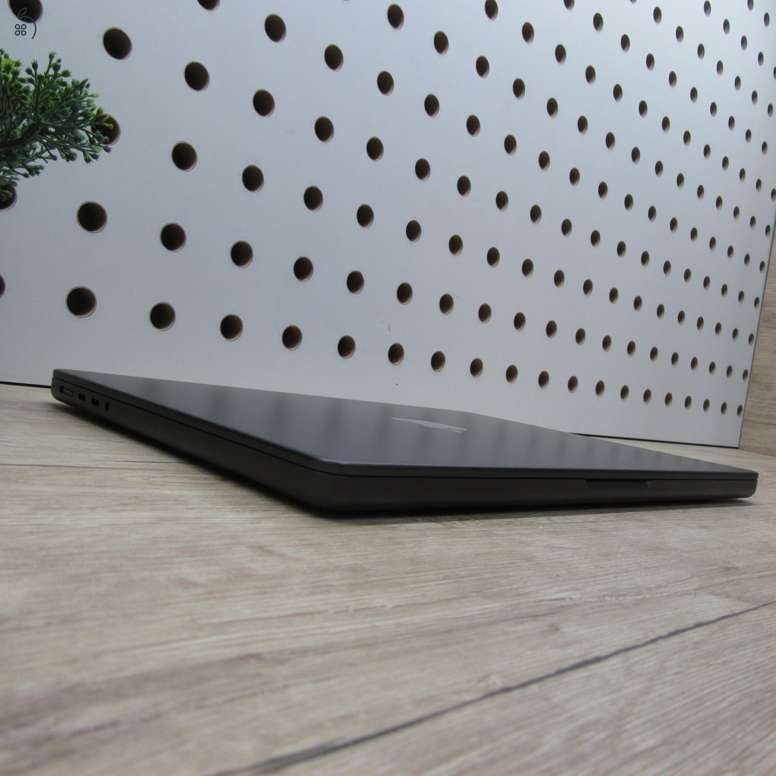 Apple MacBook Pro 14 M3 Pro 2023 1TB használt karcmentes – 100% akku (16 ciklus) – 6 hónap garancia