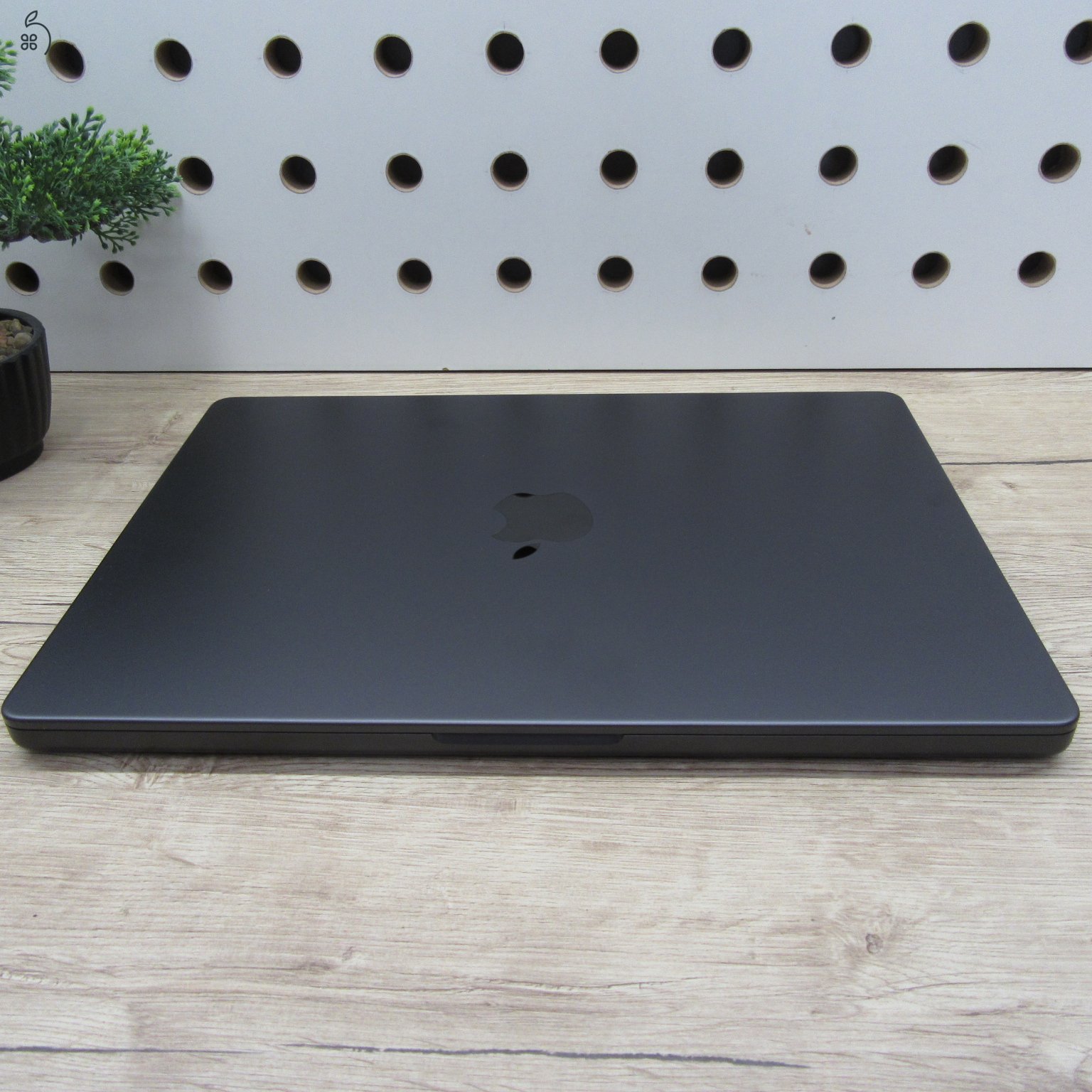 Apple MacBook Pro 14 M3 Pro 2023 1TB használt karcmentes – 100% akku (16 ciklus) – 6 hónap garancia