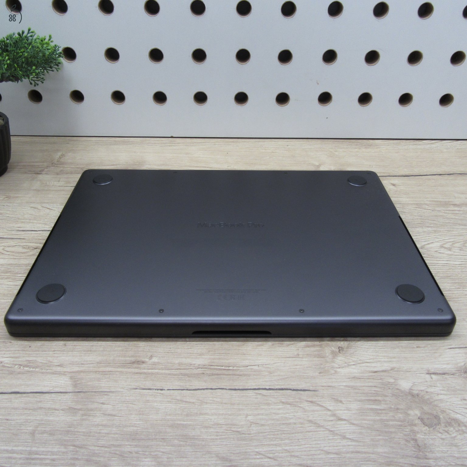 Apple MacBook Pro 14 M3 Pro 2023 1TB használt karcmentes – 100% akku (16 ciklus) – 6 hónap garancia