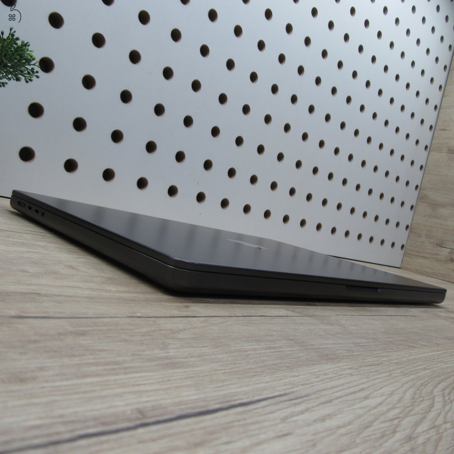 Apple MacBook Pro 16 M3 Pro 2023 500GB használt megkímélt – 93% akku (224 ciklus) – 6 hónap garancia