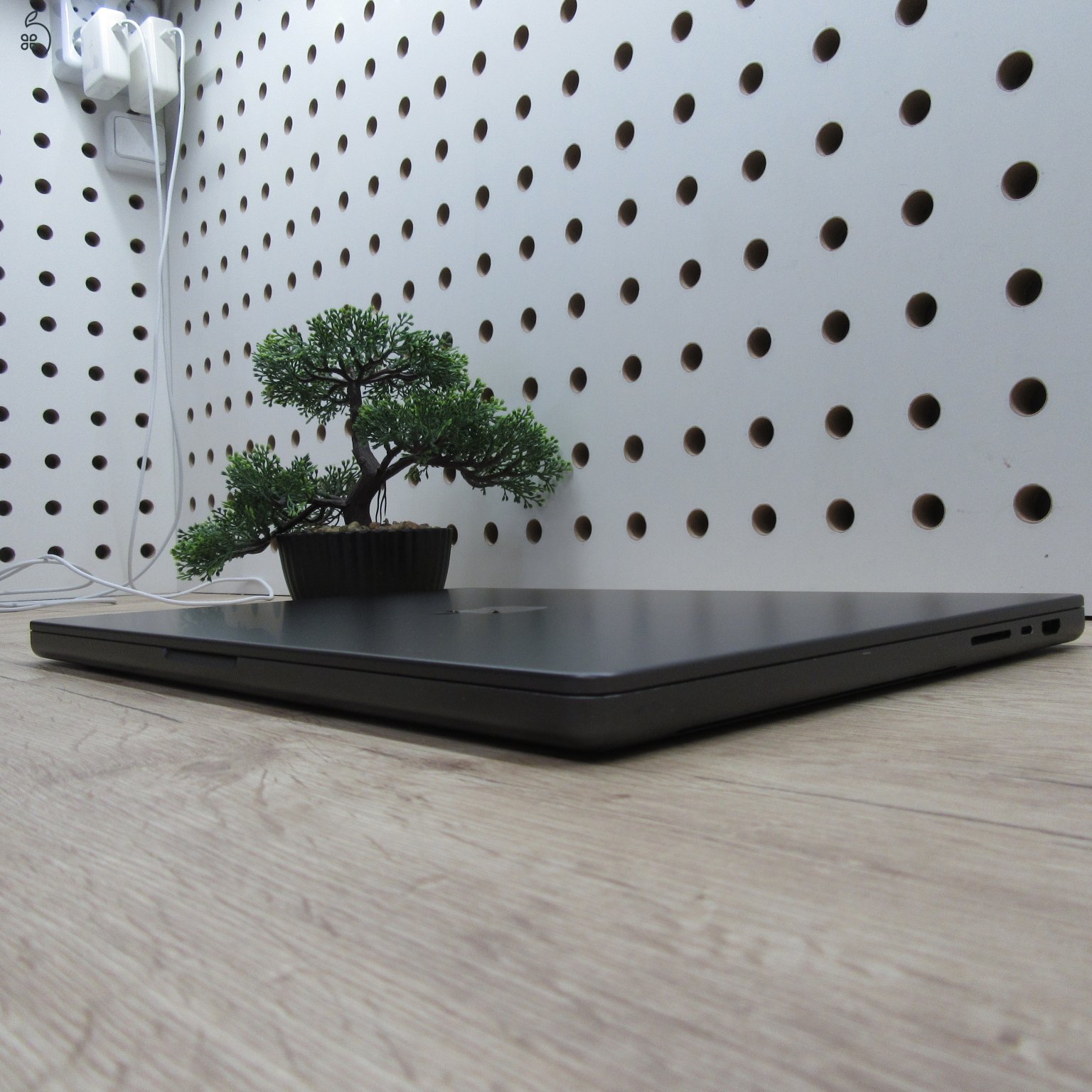 Apple MacBook Pro 16 M3 Pro 2023 500GB használt megkímélt – 93% akku (224 ciklus) – 6 hónap garancia