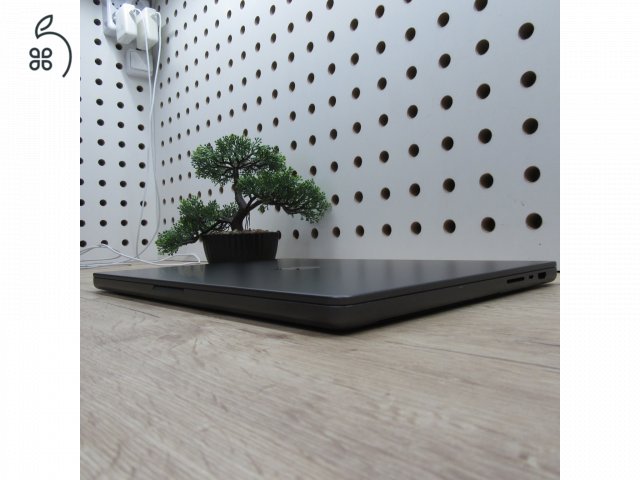 Apple MacBook Pro 16 M3 Pro 2023 500GB használt megkímélt – 93% akku (224 ciklus) – 6 hónap garancia