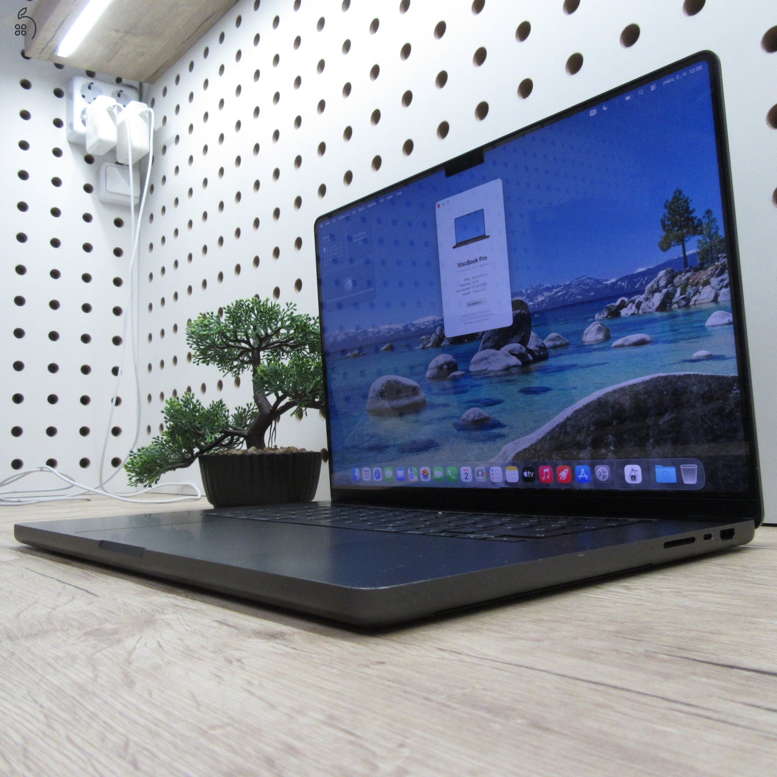 Apple MacBook Pro 16 M3 Pro 2023 500GB használt megkímélt – 93% akku (224 ciklus) – 6 hónap garancia