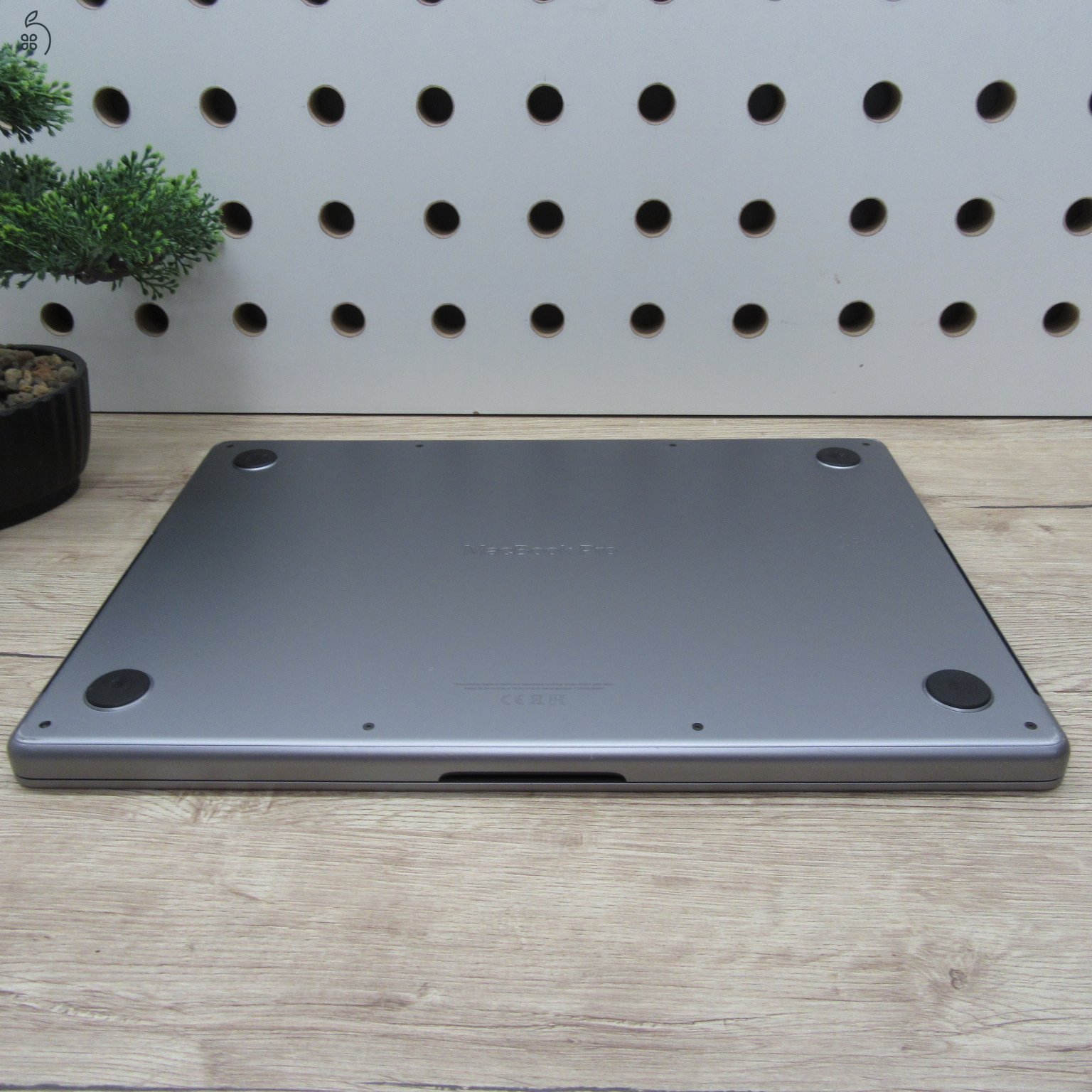 Apple MacBook Pro 14 M1 Pro 2021 500GB használt megkímélt – 86% akku (359 ciklus) – 6 hónap garancia