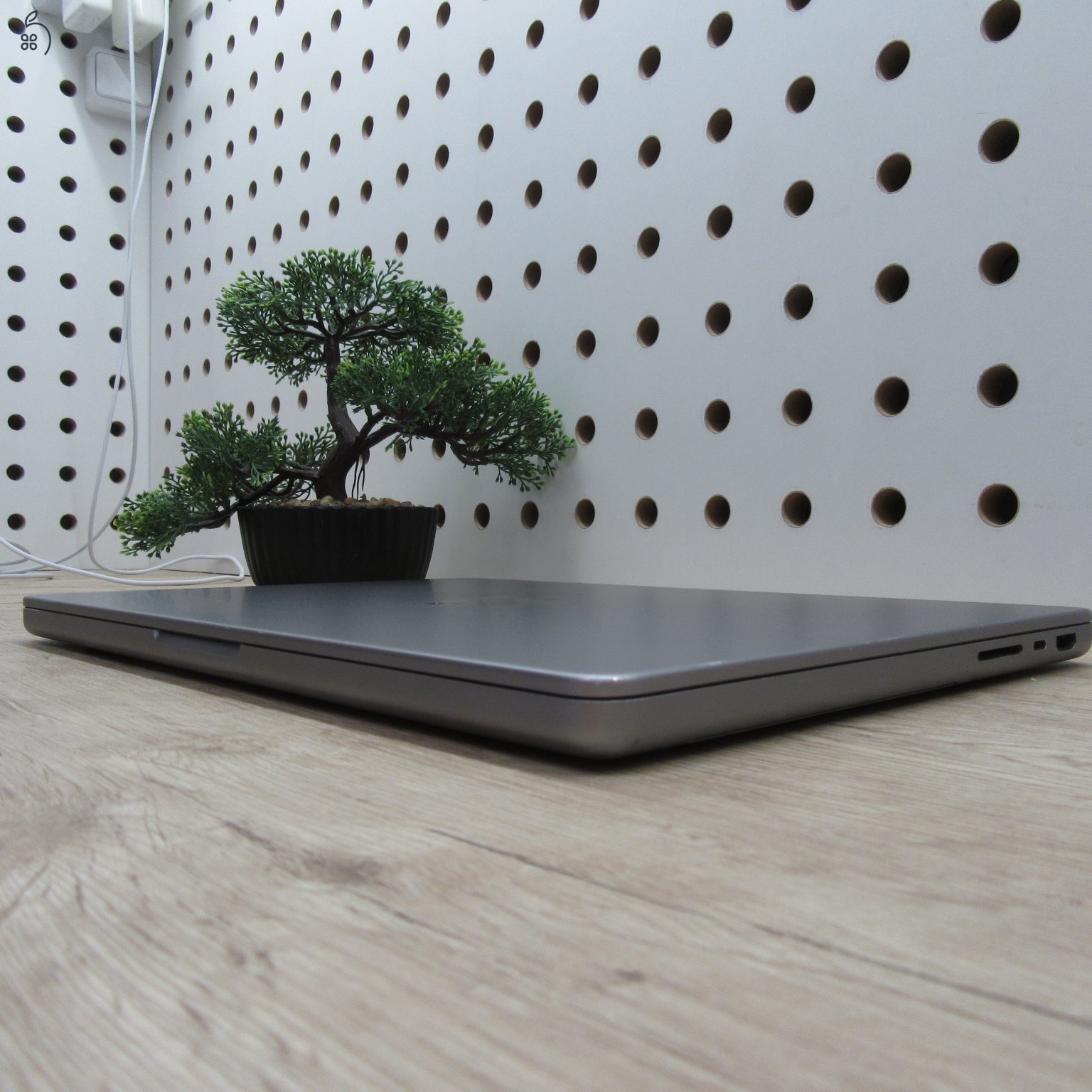 Apple MacBook Pro 14 M1 Pro 2021 500GB használt megkímélt – 86% akku (359 ciklus) – 6 hónap garancia