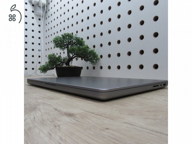 Apple MacBook Pro 14 M1 Pro 2021 500GB használt megkímélt – 86% akku (359 ciklus) – 6 hónap garancia