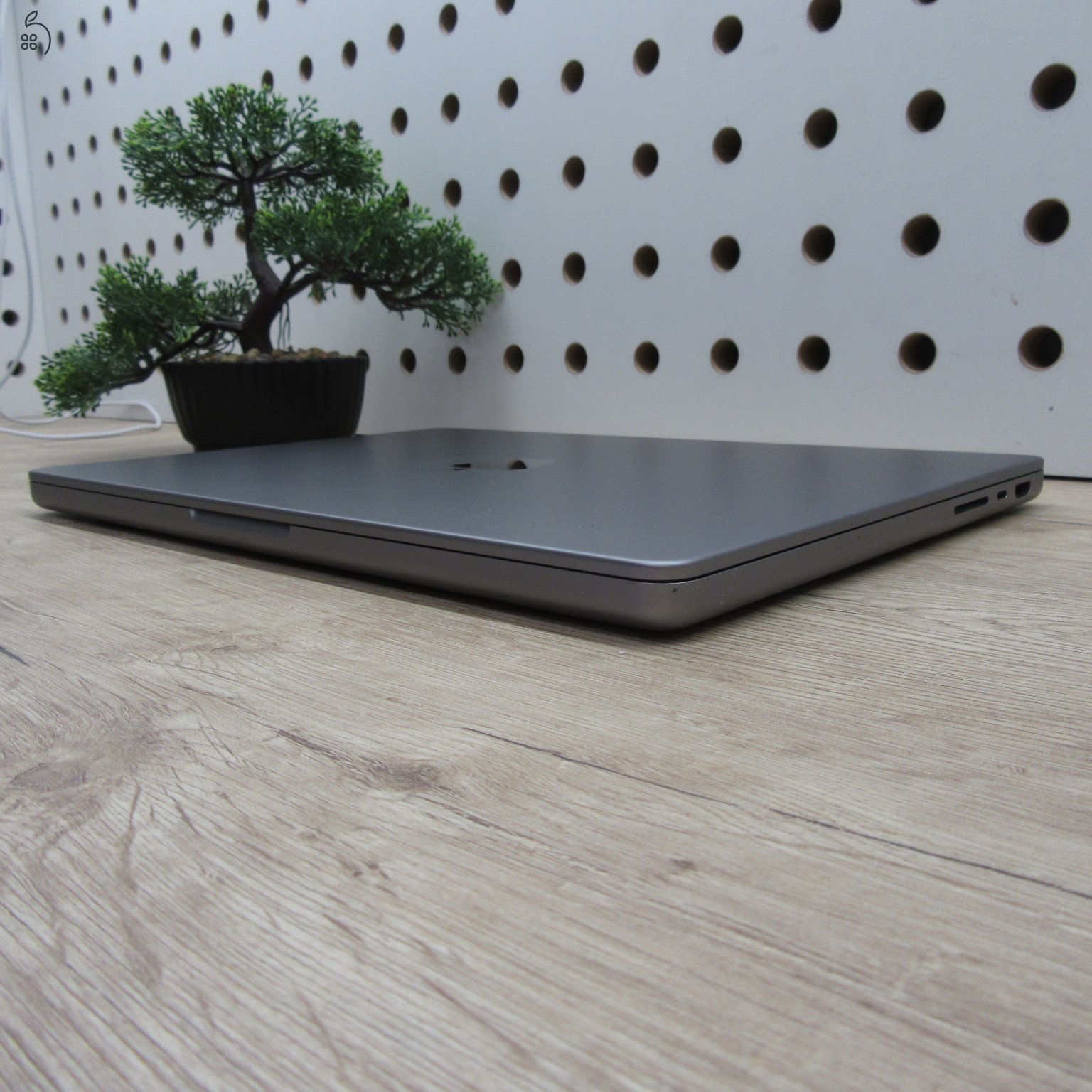 Apple MacBook Pro 14 (2021) – M1 Pro / 16GB / 500GB SSD – használt, megkímélt – 84% akku (545 ciklus)