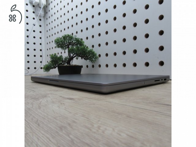 Apple MacBook Pro 16 (2021) – M1 Pro / 16GB / 512GB SSD – használt, szép állapot – 89% akku (174 ciklus)