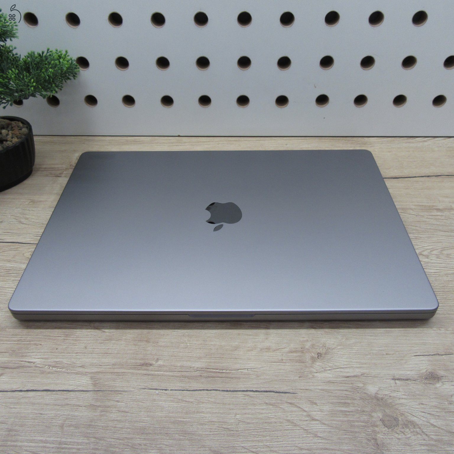 Apple MacBook Pro 16 (2021) – M1 Pro / 16GB / 512GB SSD – használt, szép állapot – 89% akku (174 ciklus)