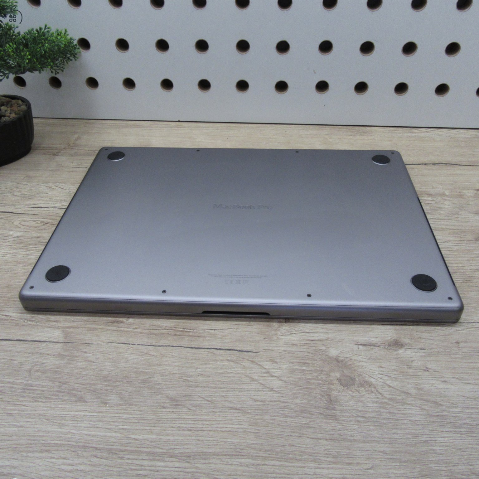 Apple MacBook Pro 16 (2021) – M1 Pro / 16GB / 512GB SSD – használt, szép állapot – 89% akku (174 ciklus)