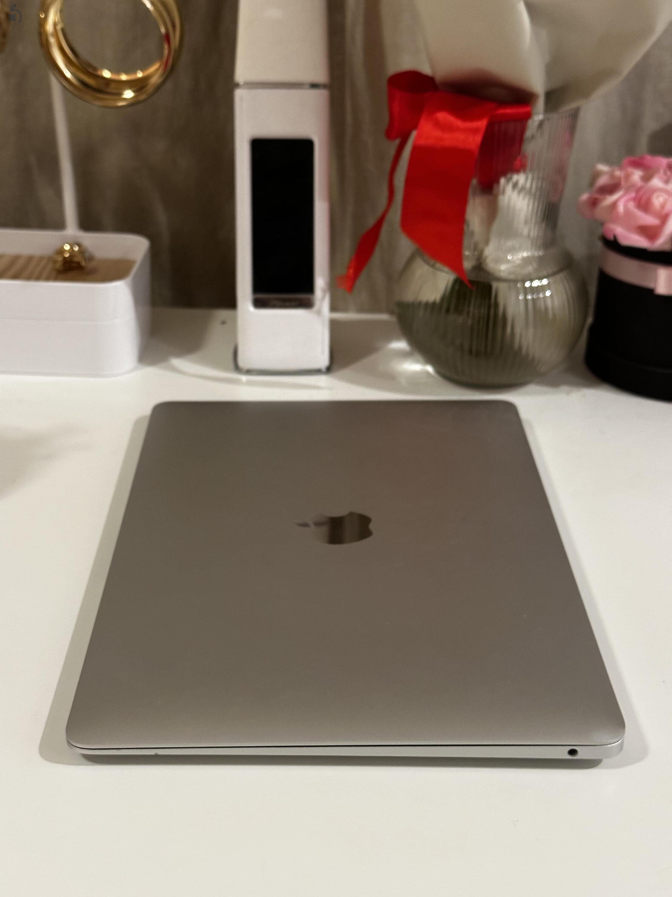 MacBook Air 2020 M1 13”  8GB /256GB SSD