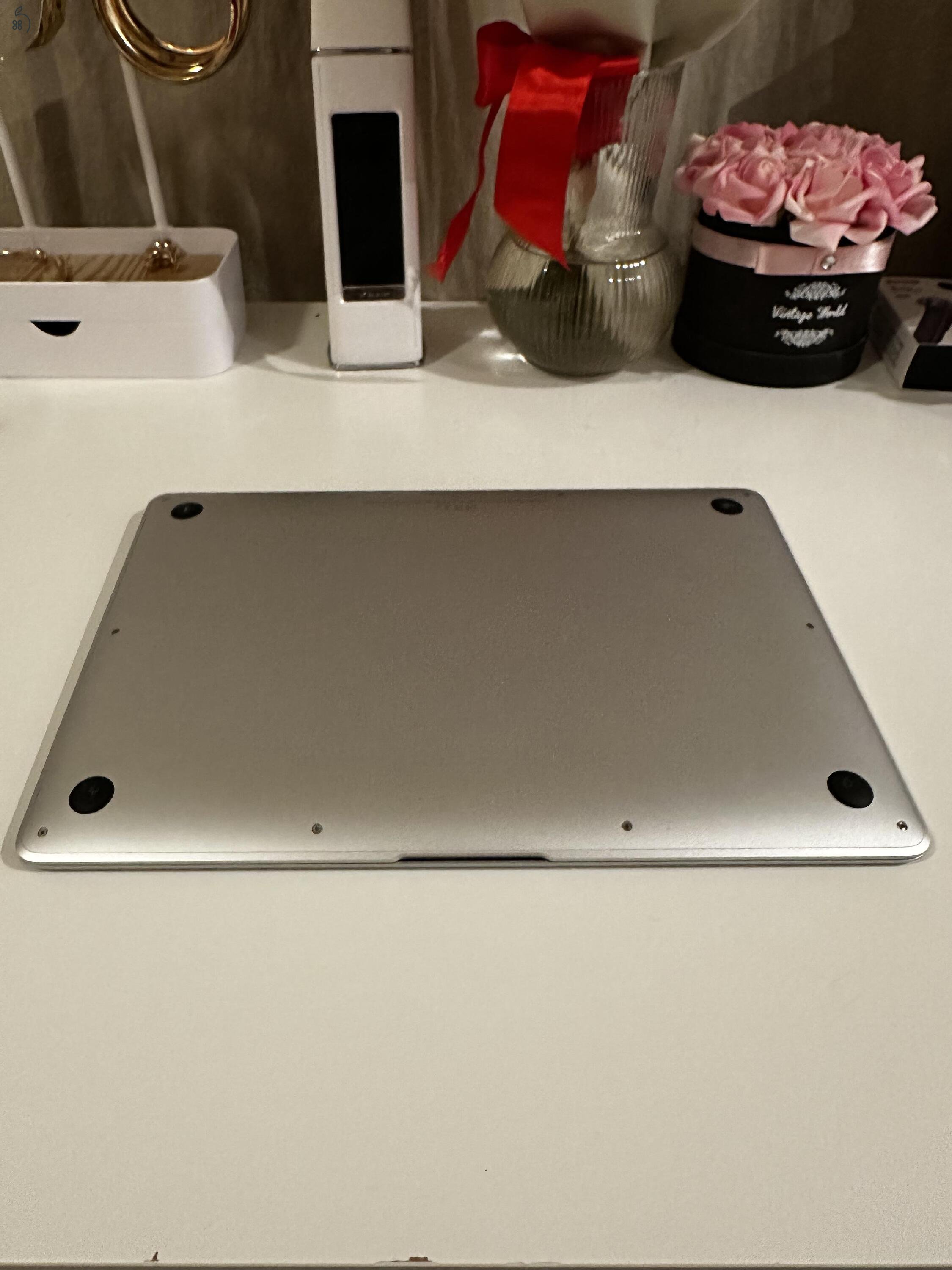 MacBook Air 2020 M1 13”  8GB /256GB SSD