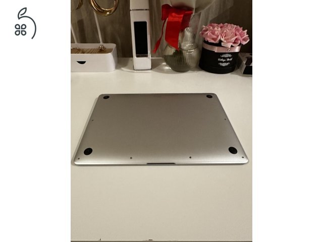 MacBook Air 2020 M1 13”  8GB /256GB SSD