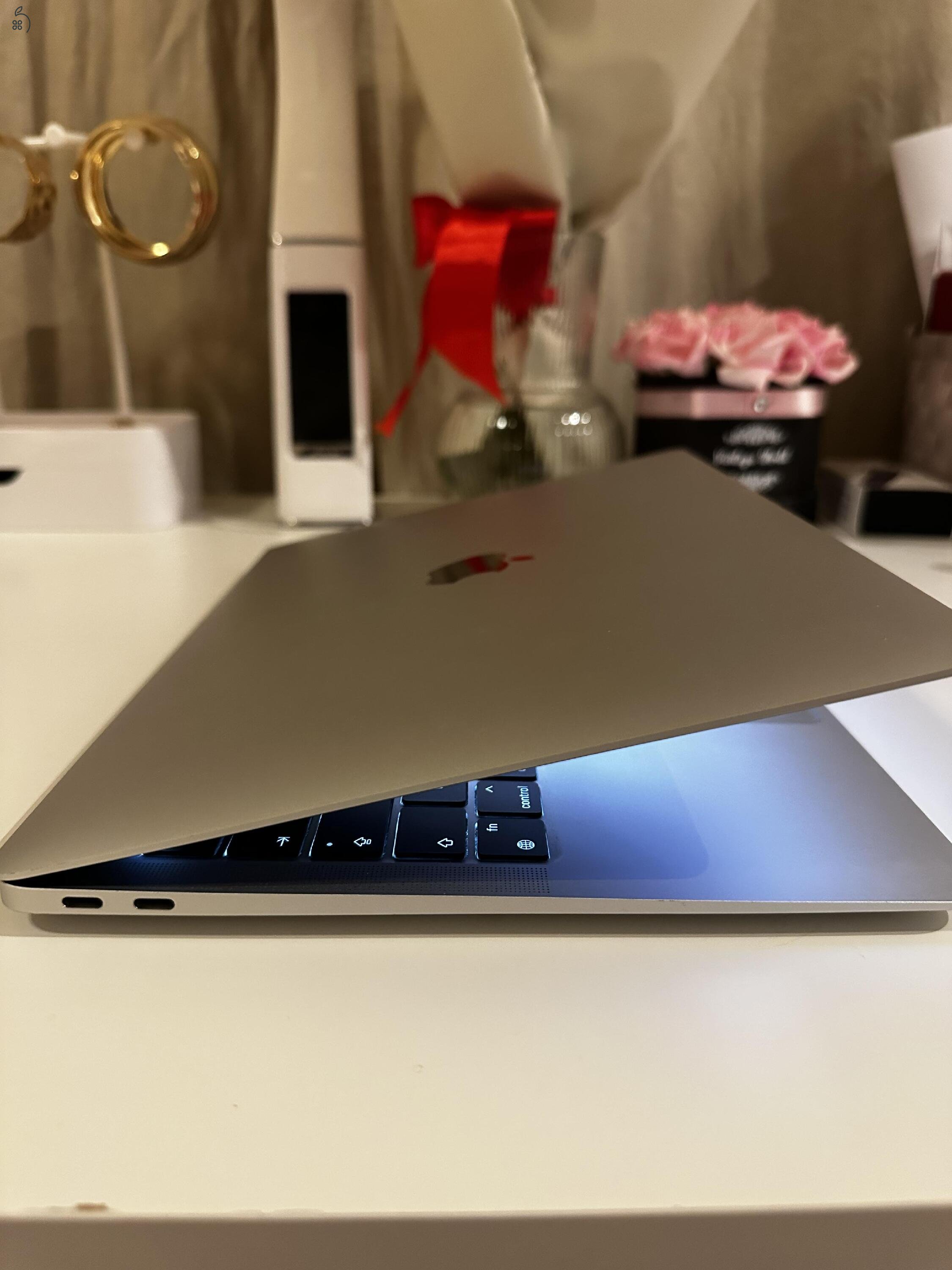 MacBook Air 2020 M1 13”  8GB /256GB SSD