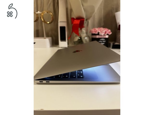 MacBook Air 2020 M1 13”  8GB /256GB SSD
