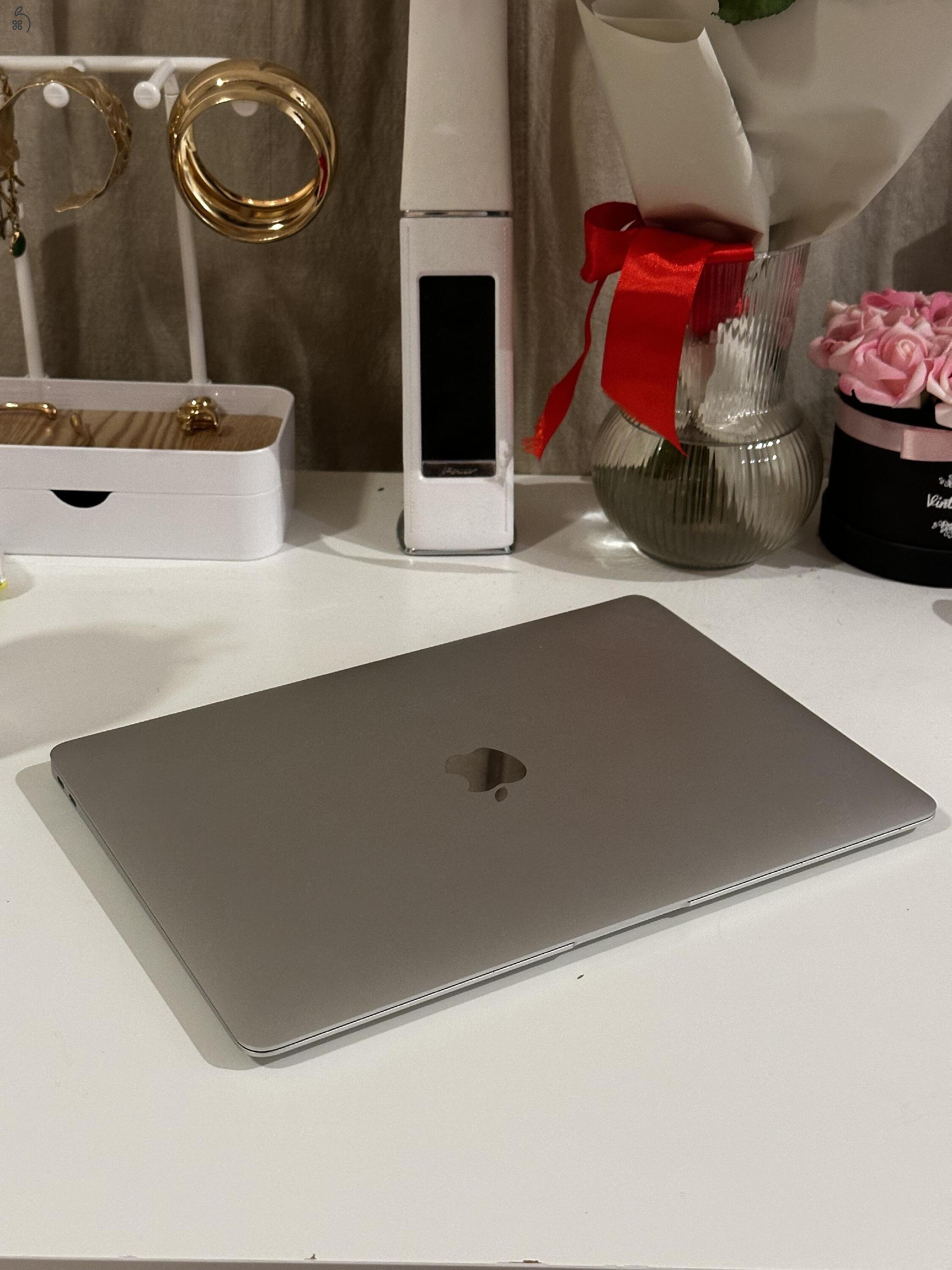MacBook Air 2020 M1 13”  8GB /256GB SSD