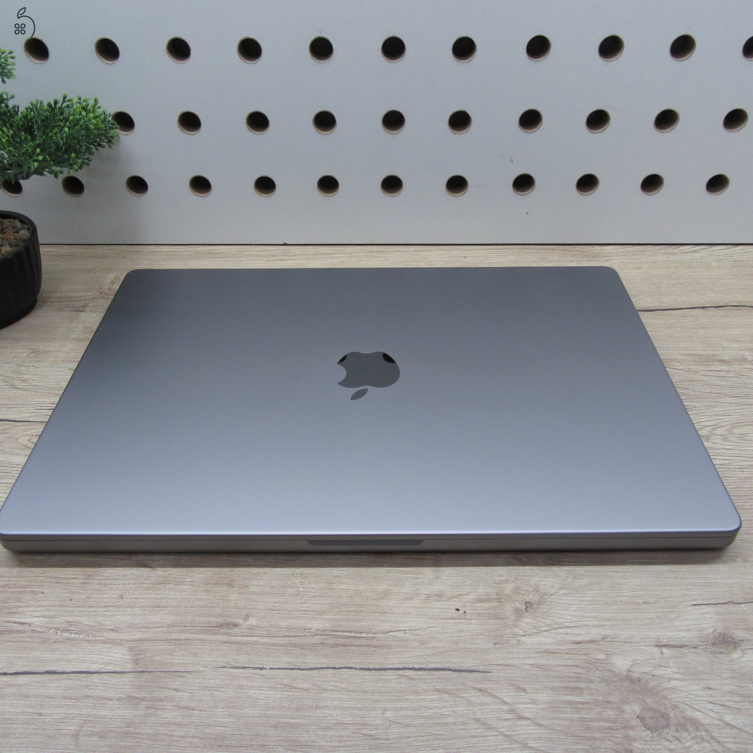 Apple MacBook Pro 16 (2021) – M1 Pro / 16GB / 512GB SSD – használt, karcmentes – 86% akku (227 ciklus)