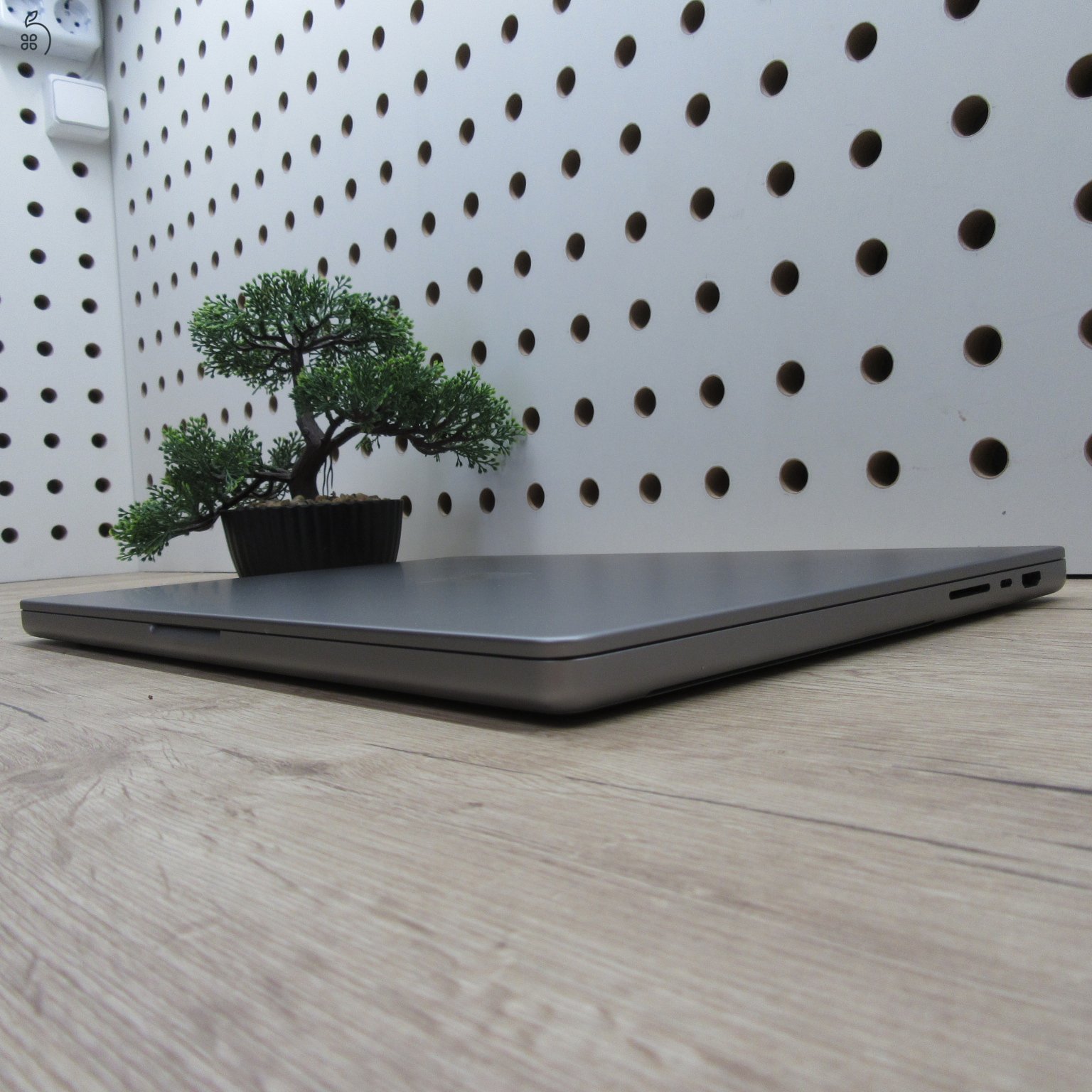 Apple MacBook Pro 16 (2021) – M1 Pro / 16GB / 512GB SSD – használt, karcmentes – 86% akku (227 ciklus)