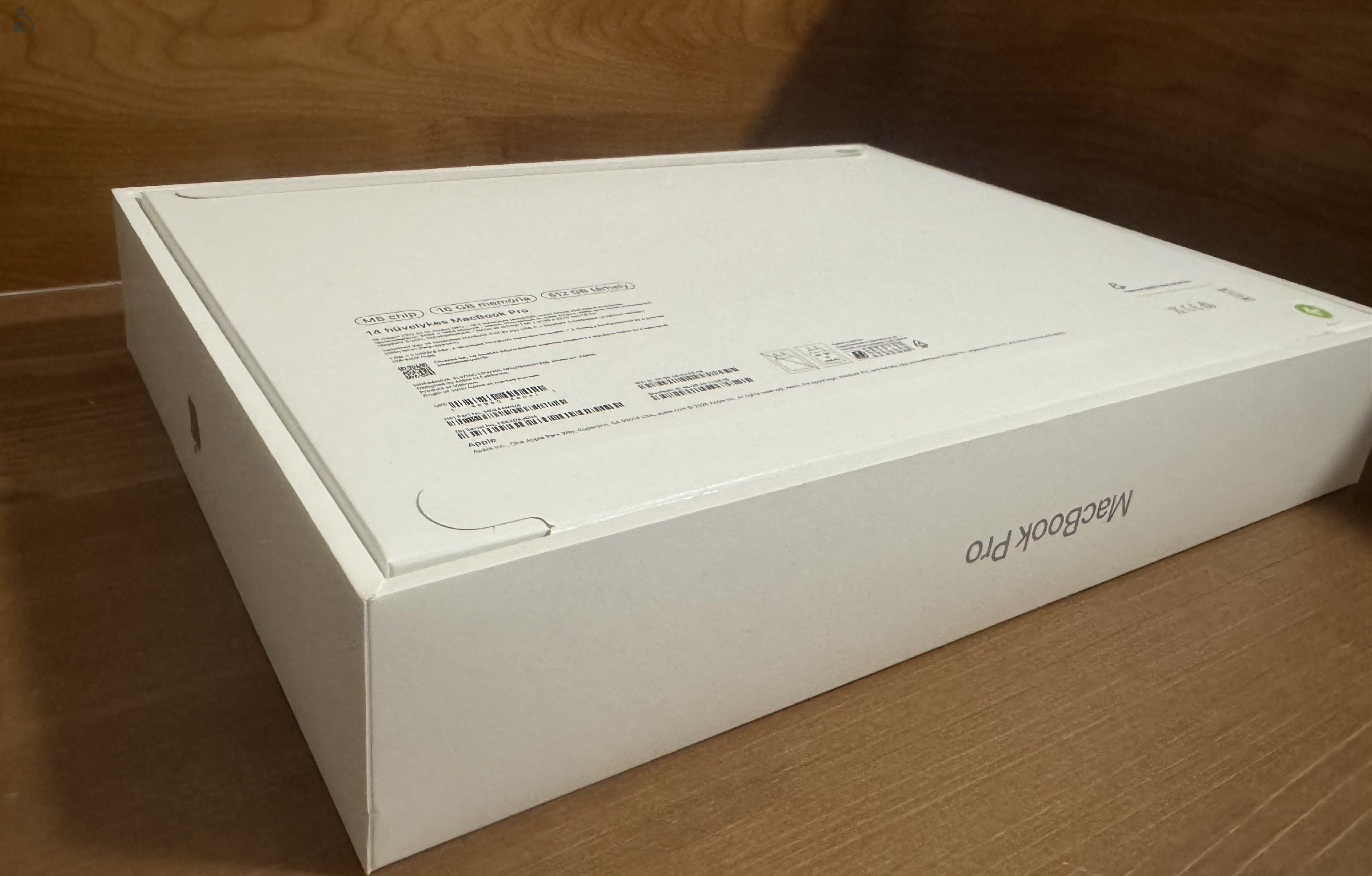 MacBook Pro 14,2”, M5, 16GB, 512SSD, bontatlan!