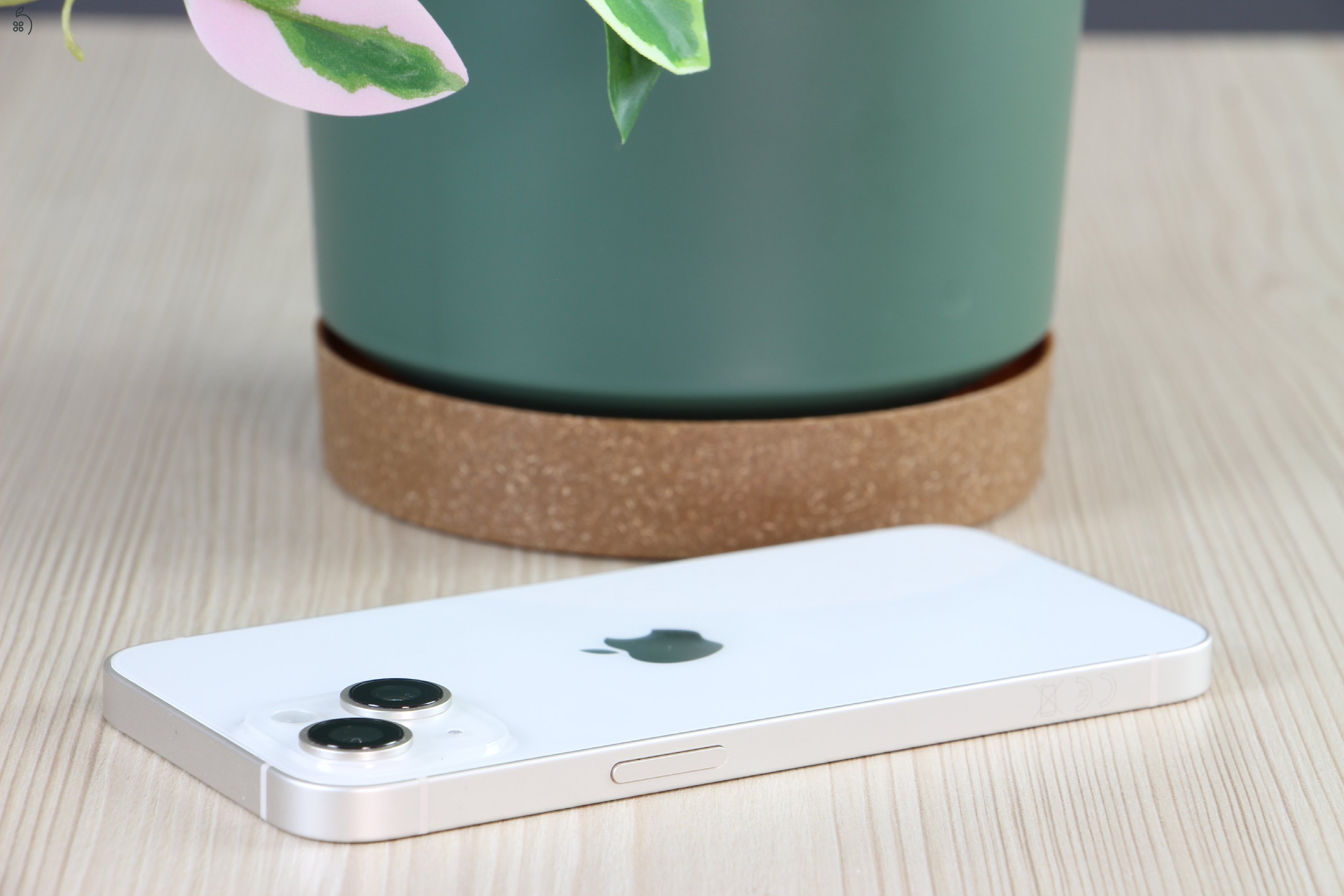 Apple iPhone 14 128GB csillagfény A US-7808