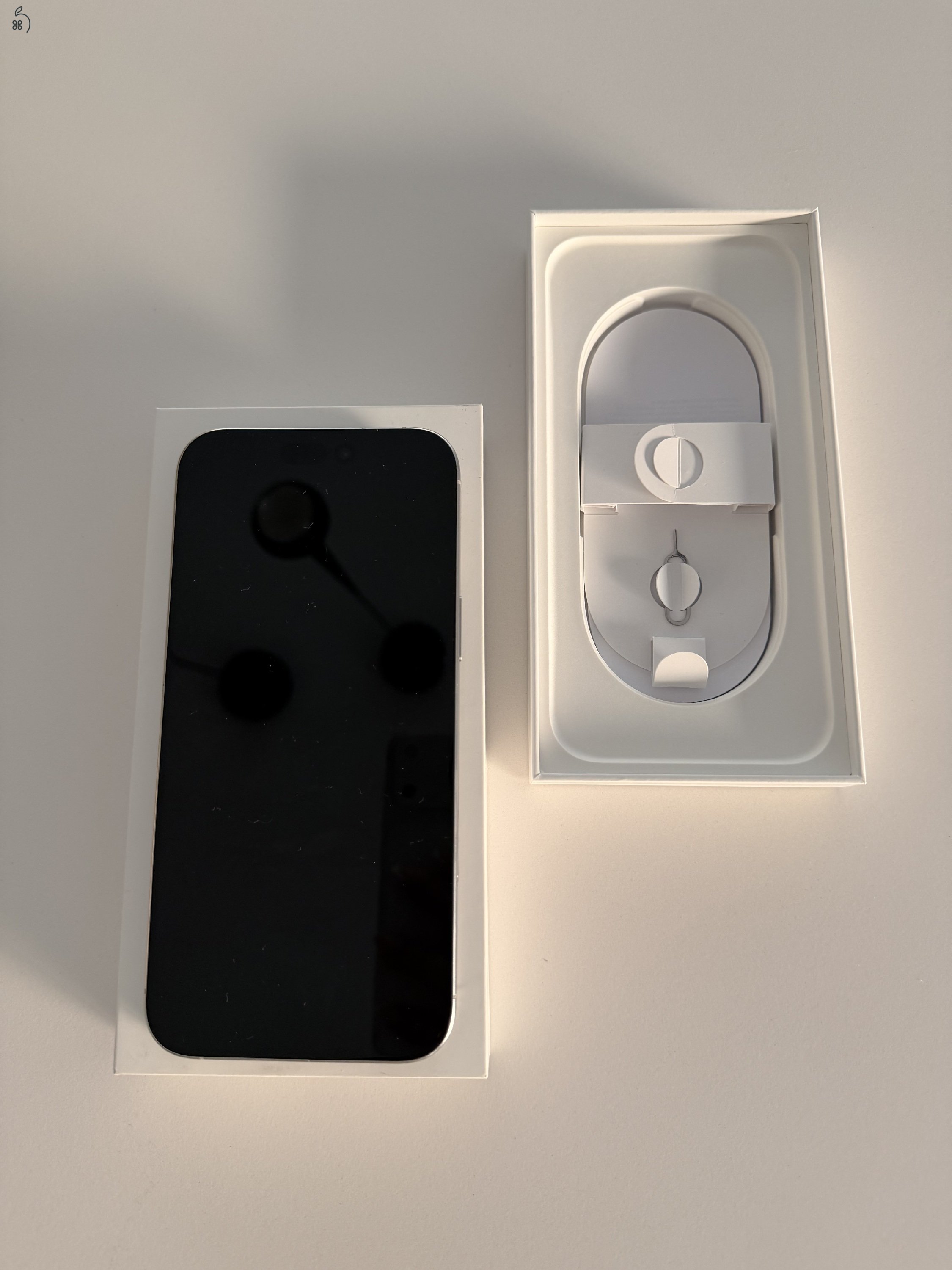 iPhone 16 Pro Max 256GB - white titanium