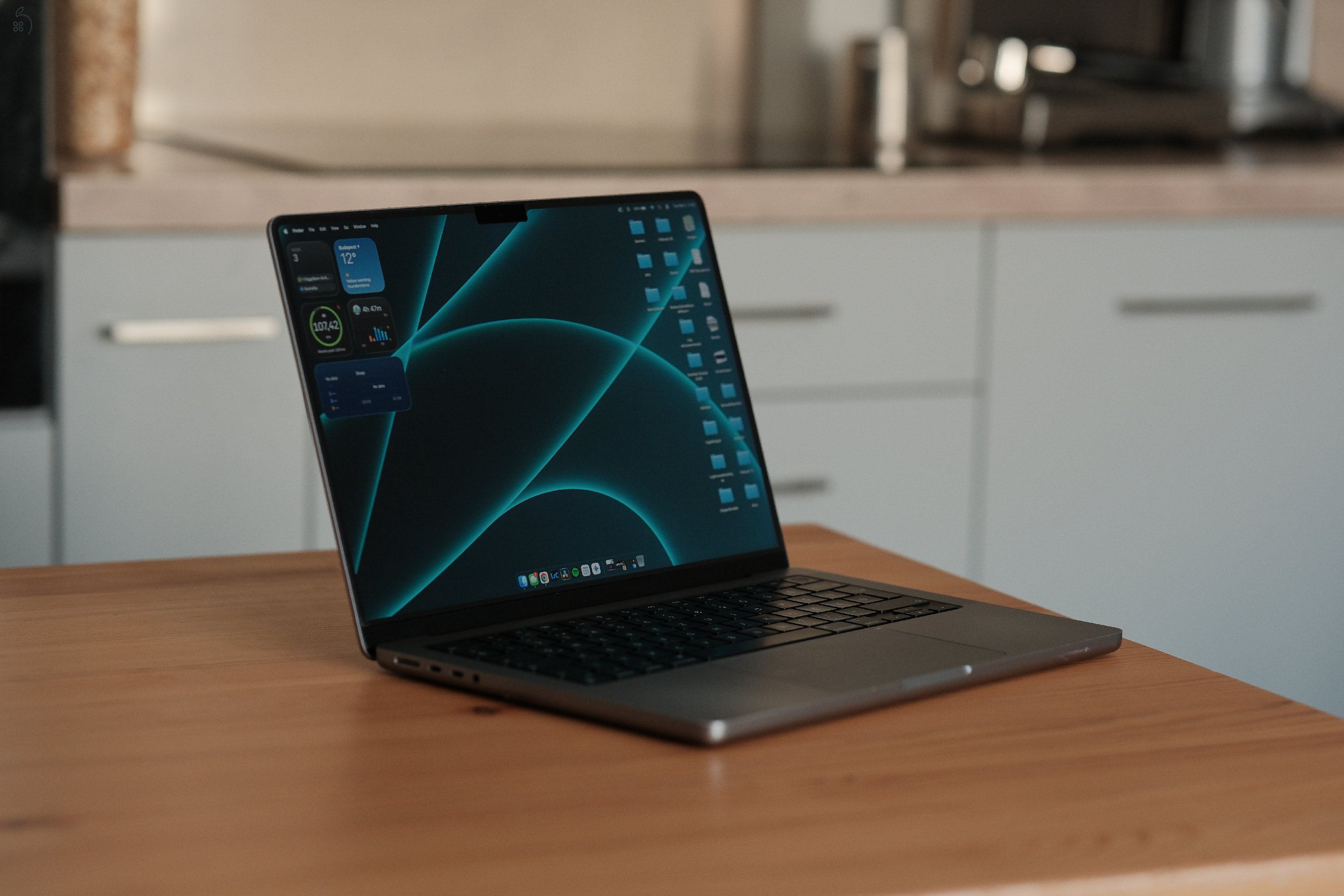 2021 MacBook Pro 14 1TB + M1 Pro NEM ALAP MODELL (10 magos CPU+ 16 magos GPU) MKGQ3MG/A