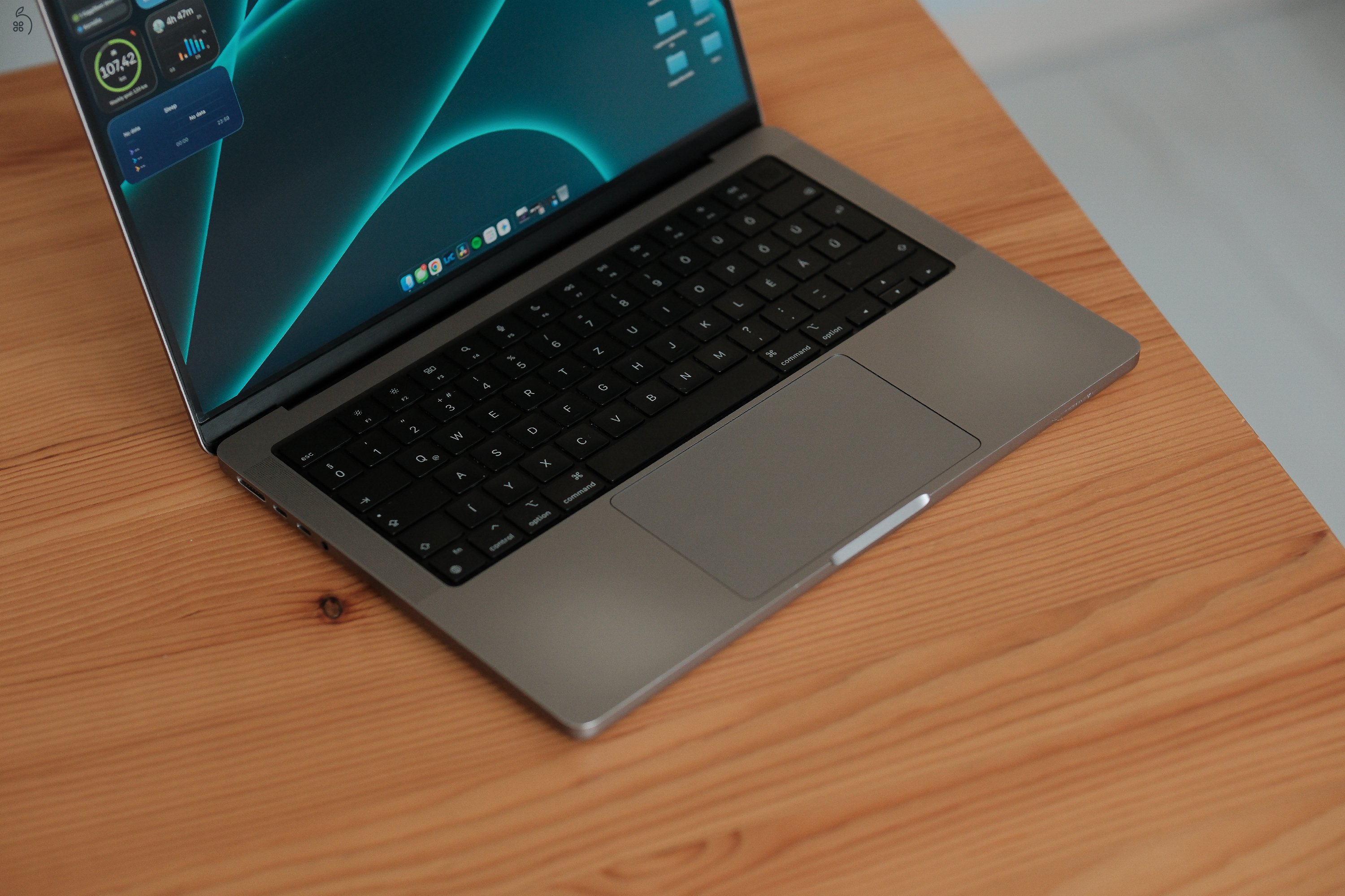 2021 MacBook Pro 14 1TB + M1 Pro NEM ALAP MODELL (10 magos CPU+ 16 magos GPU) MKGQ3MG/A