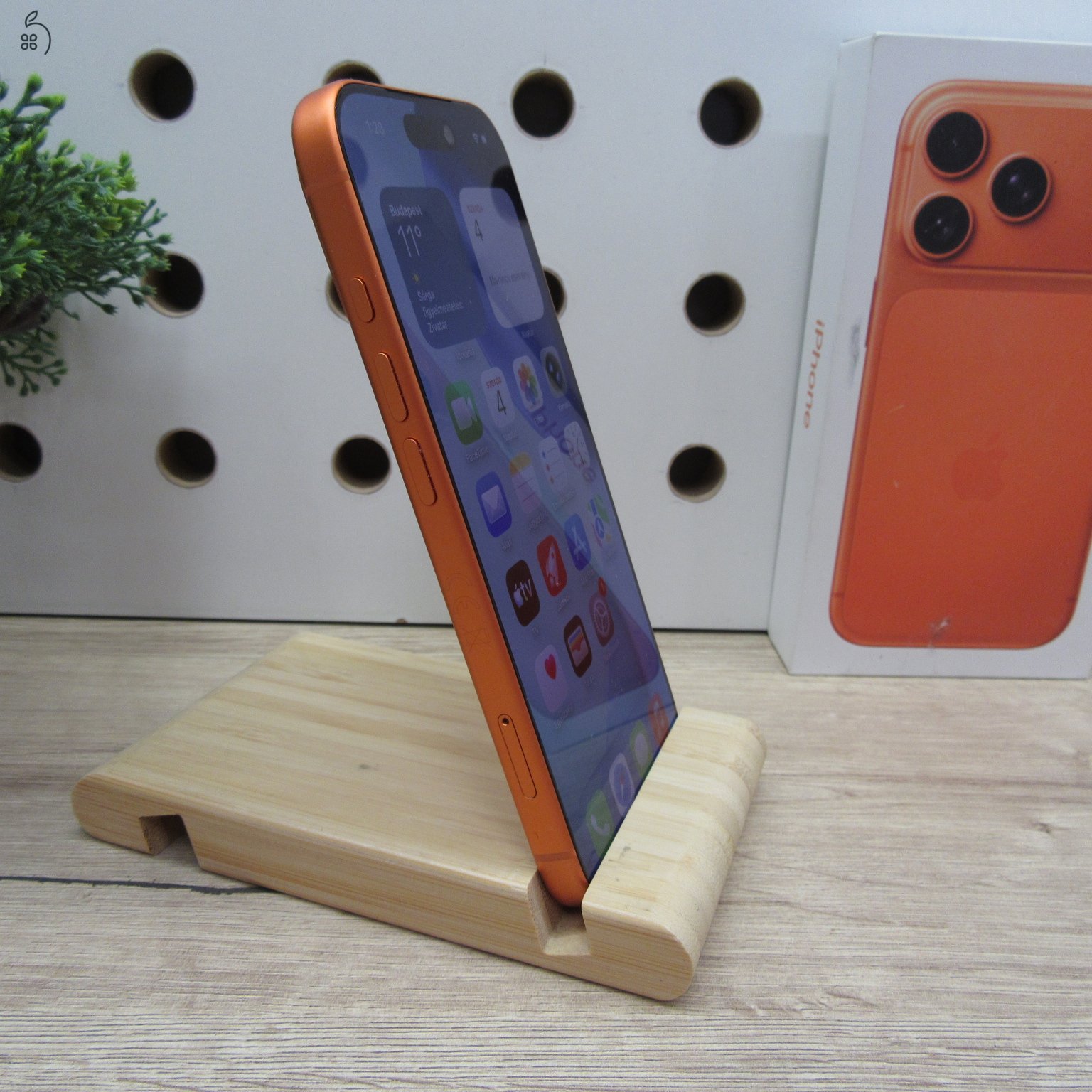 Apple iPhone 17 Pro Cosmic Orange 256GB használt karcmentes – 100% akku (49 ciklus) – garancia 2026.12.29.-ig