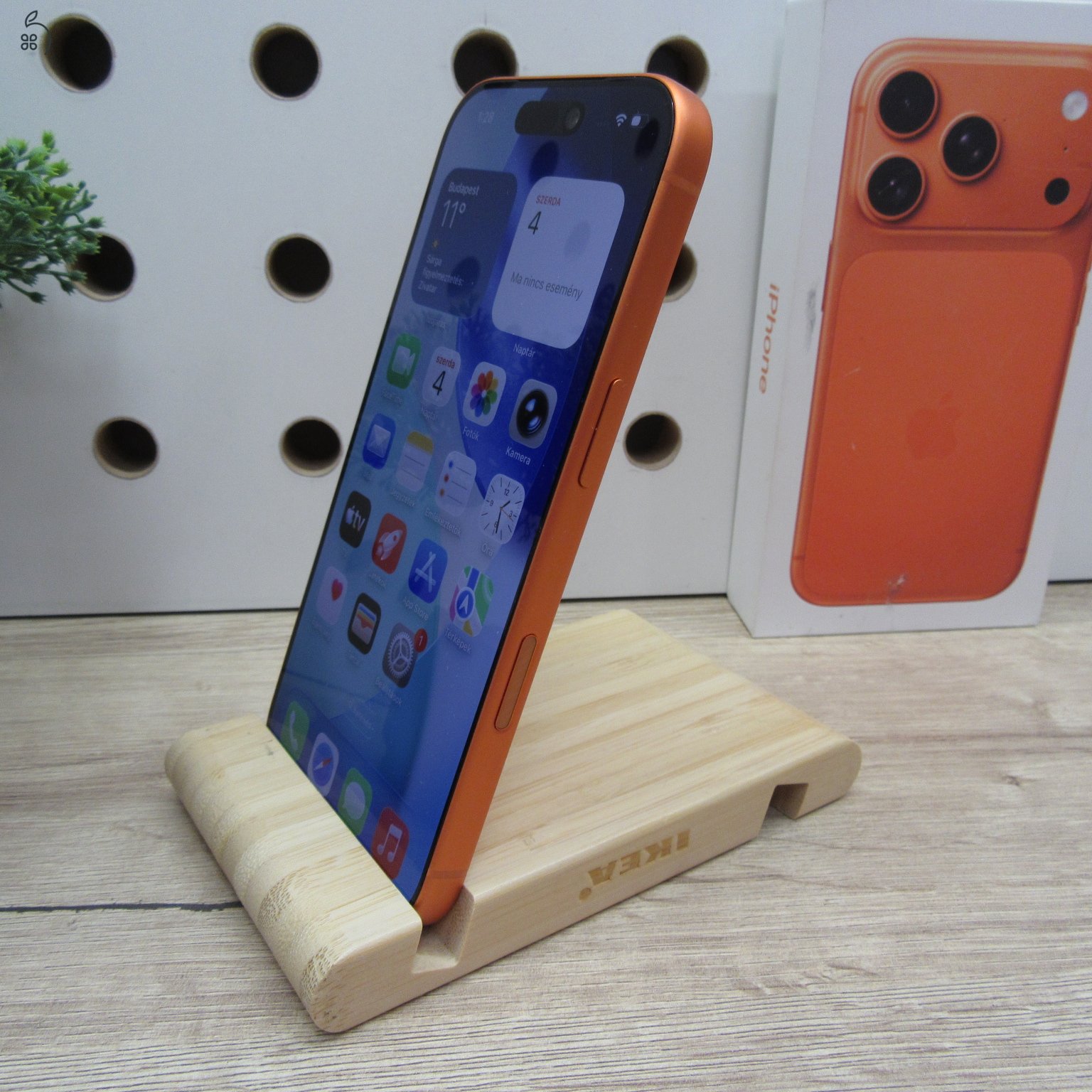 Apple iPhone 17 Pro Cosmic Orange 256GB használt karcmentes – 100% akku (49 ciklus) – garancia 2026.12.29.-ig