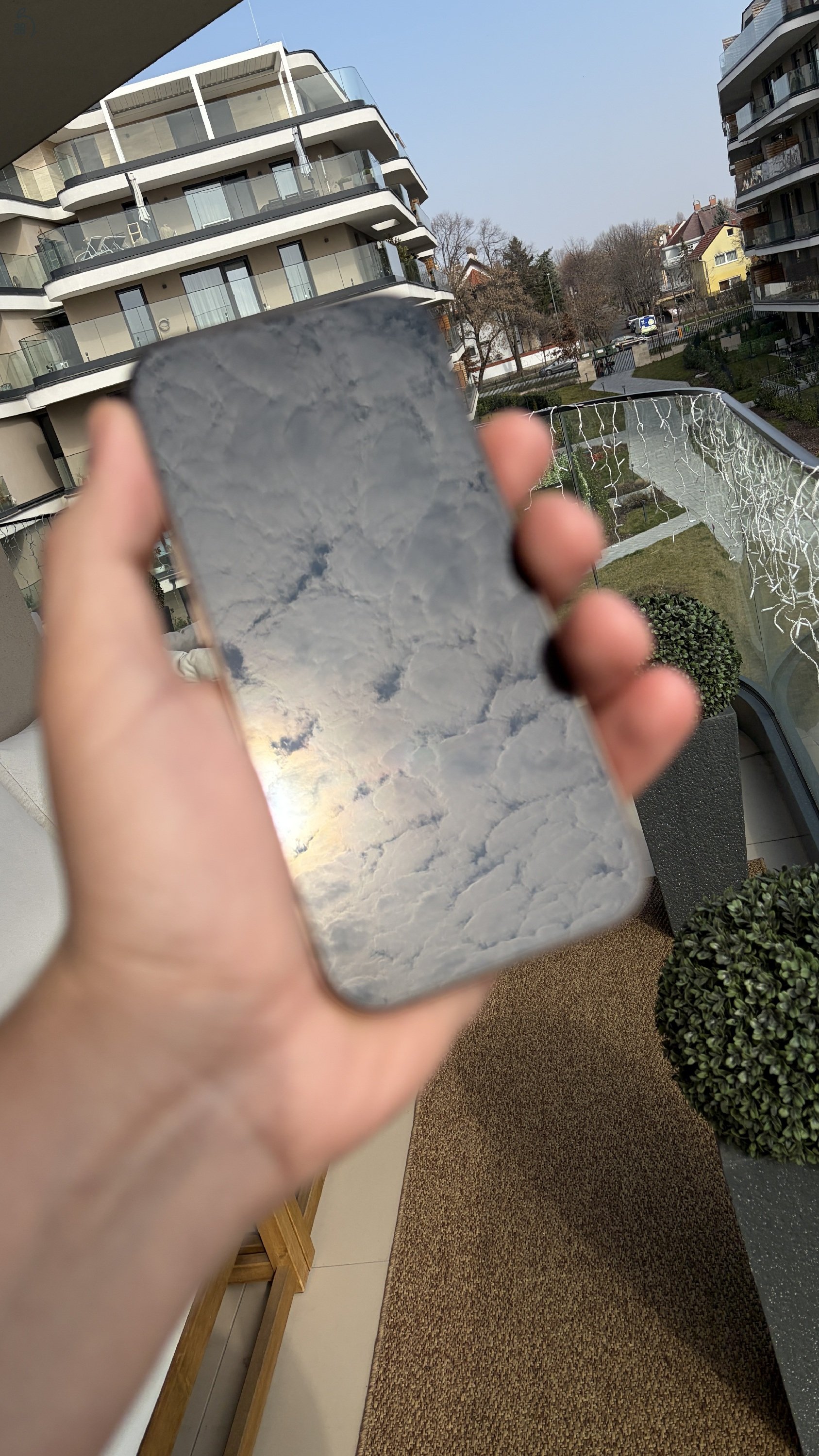 iPhone 16 Pro 128GB Desert Titanium – karcmentes, doboz + számla, garancia 2028-ig