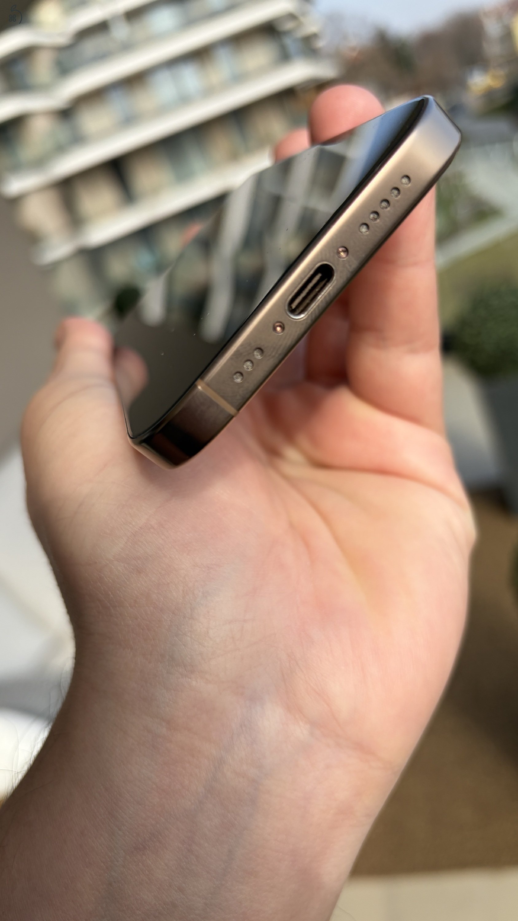 iPhone 16 Pro 128GB Desert Titanium – karcmentes, doboz + számla, garancia 2028-ig