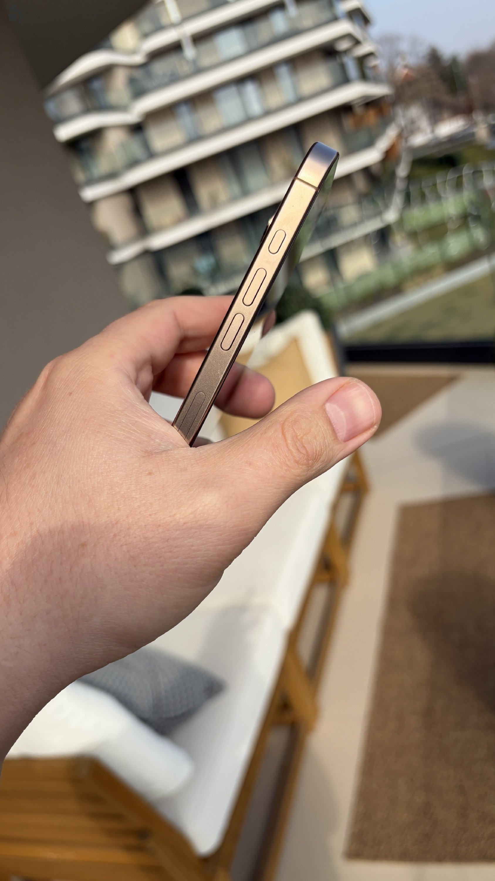 iPhone 16 Pro 128GB Desert Titanium – karcmentes, doboz + számla, garancia 2028-ig