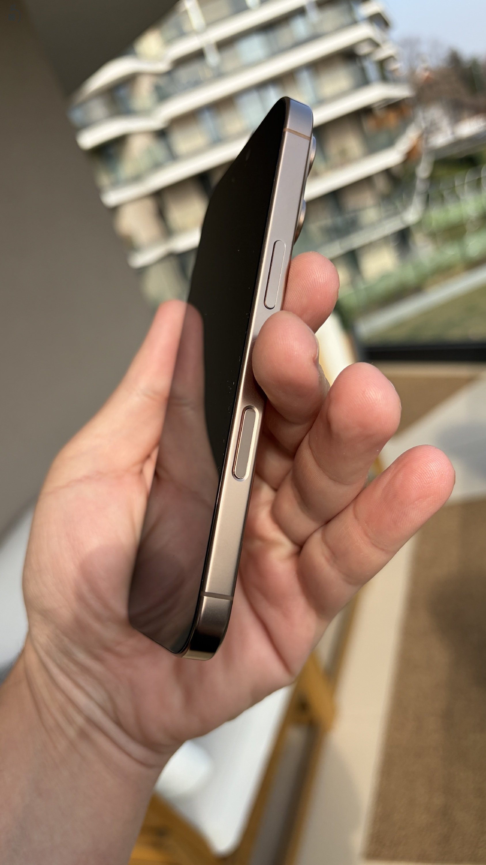 iPhone 16 Pro 128GB Desert Titanium – karcmentes, doboz + számla, garancia 2028-ig