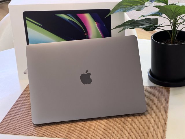 Hibátlan MacBook Pro 2020 M1 13”256GB 2 ÉV Garanciával
