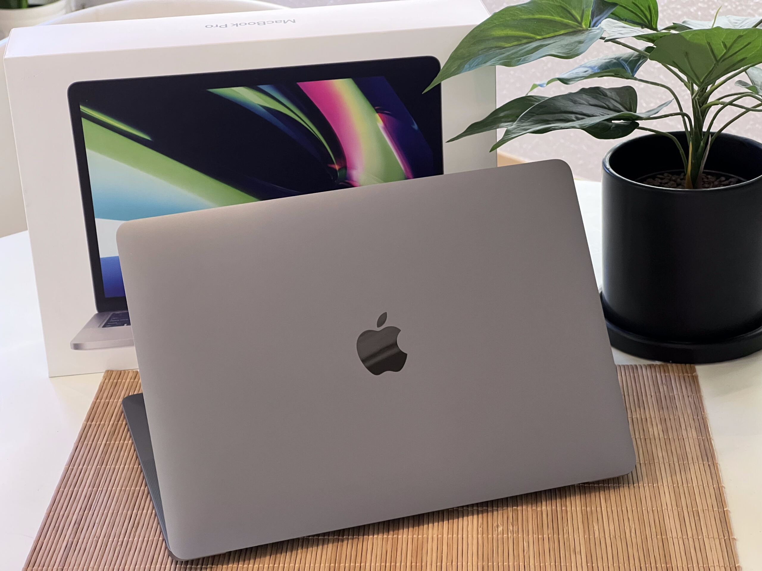 Hibátlan MacBook Pro 2020 M1 13”256GB 2 ÉV Garanciával