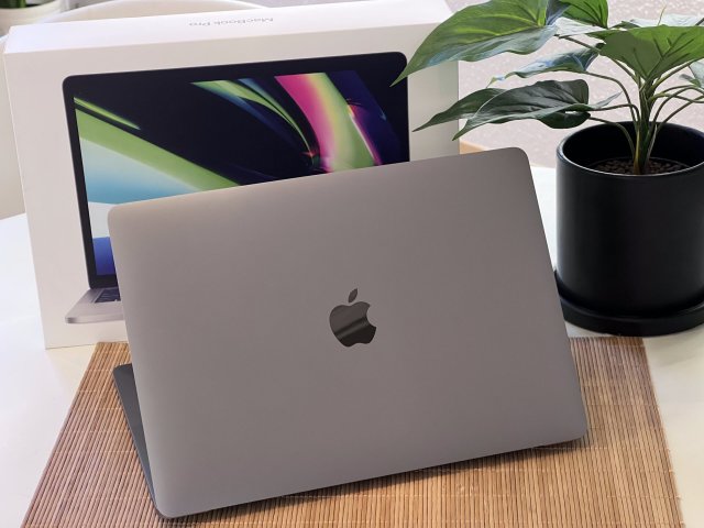 Hibátlan MacBook Pro 2020 M1 13”256GB 2 ÉV Garanciával