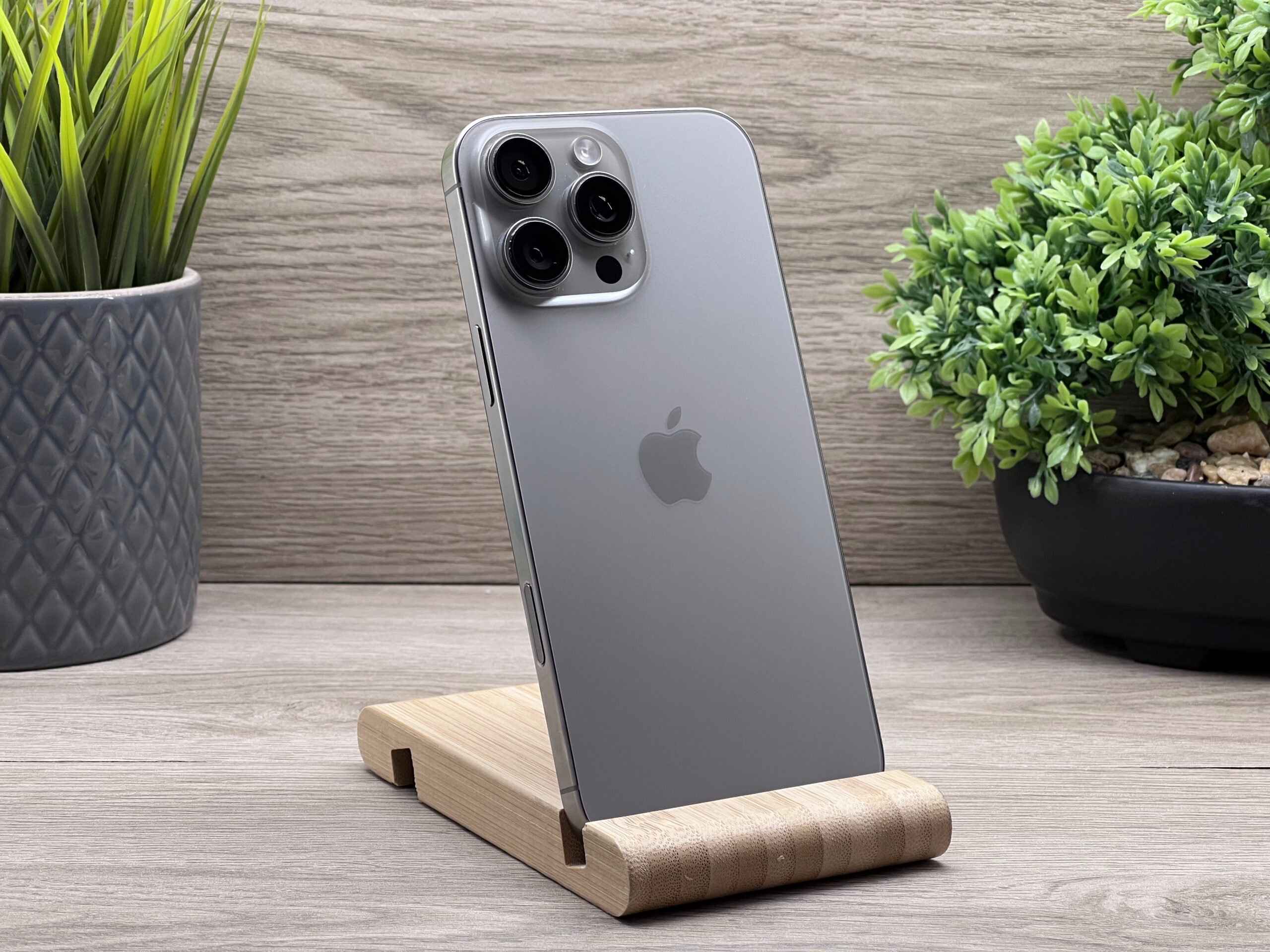 Hibátlan iPhone 16 Pro Max Natural Titanium 256GB 2 ÉV Garanciával 93%