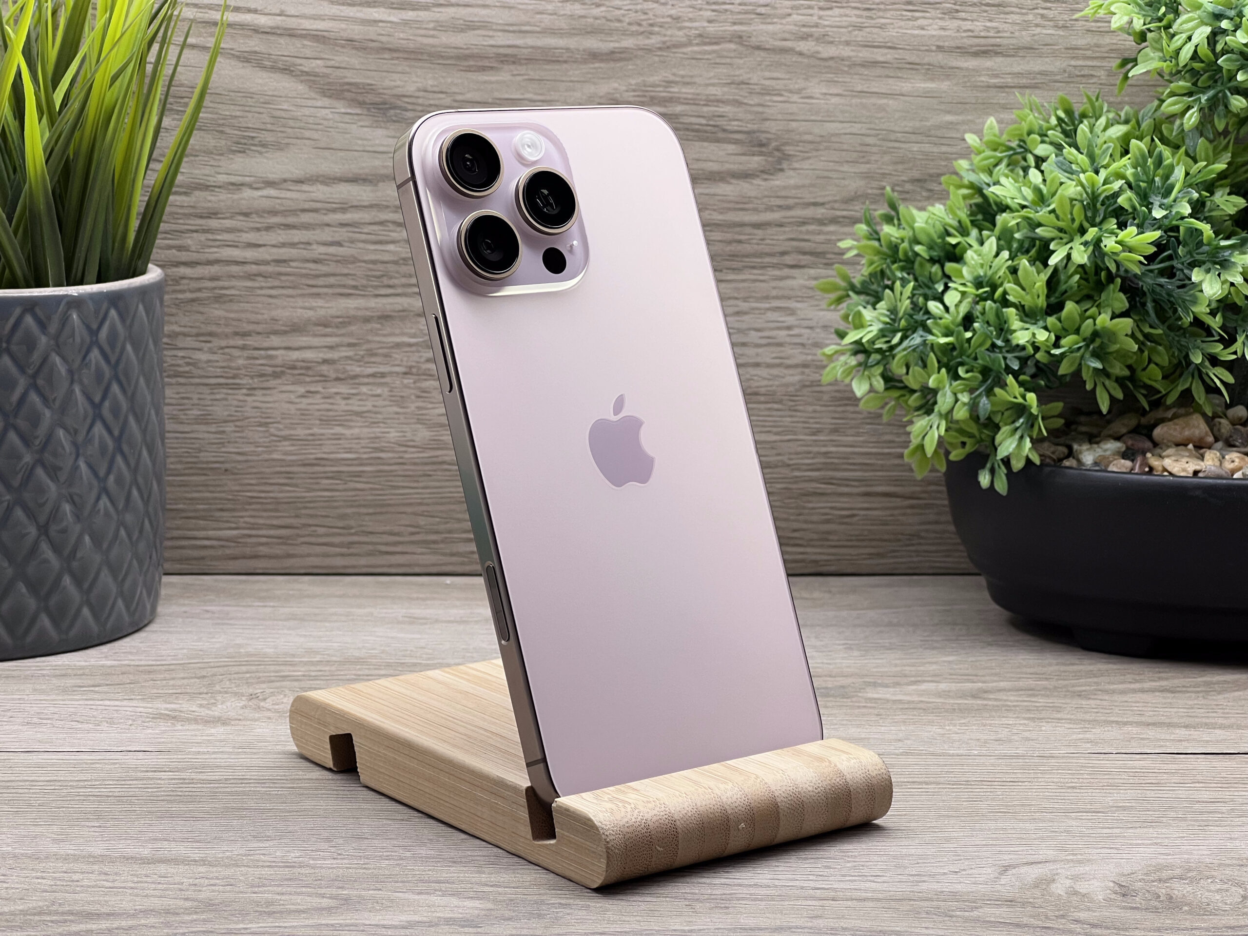 Hibátlan iPhone 16 Pro Max Desert Titanium 256GB 2 ÉV Garanciával 96%