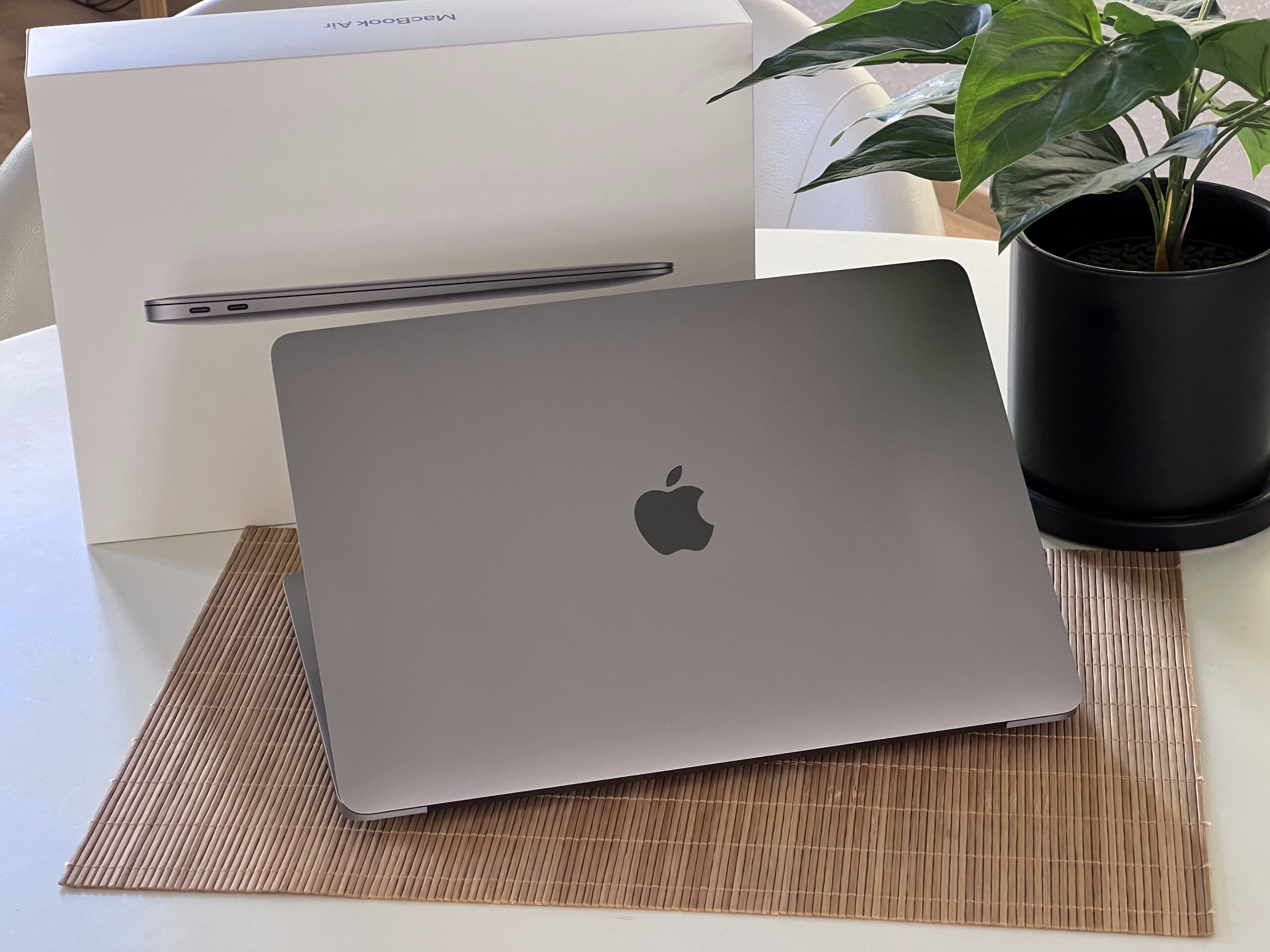 Hibátlan MacBook Air 2020 M1 13”256GB 2 ÉV Garanciával 100%