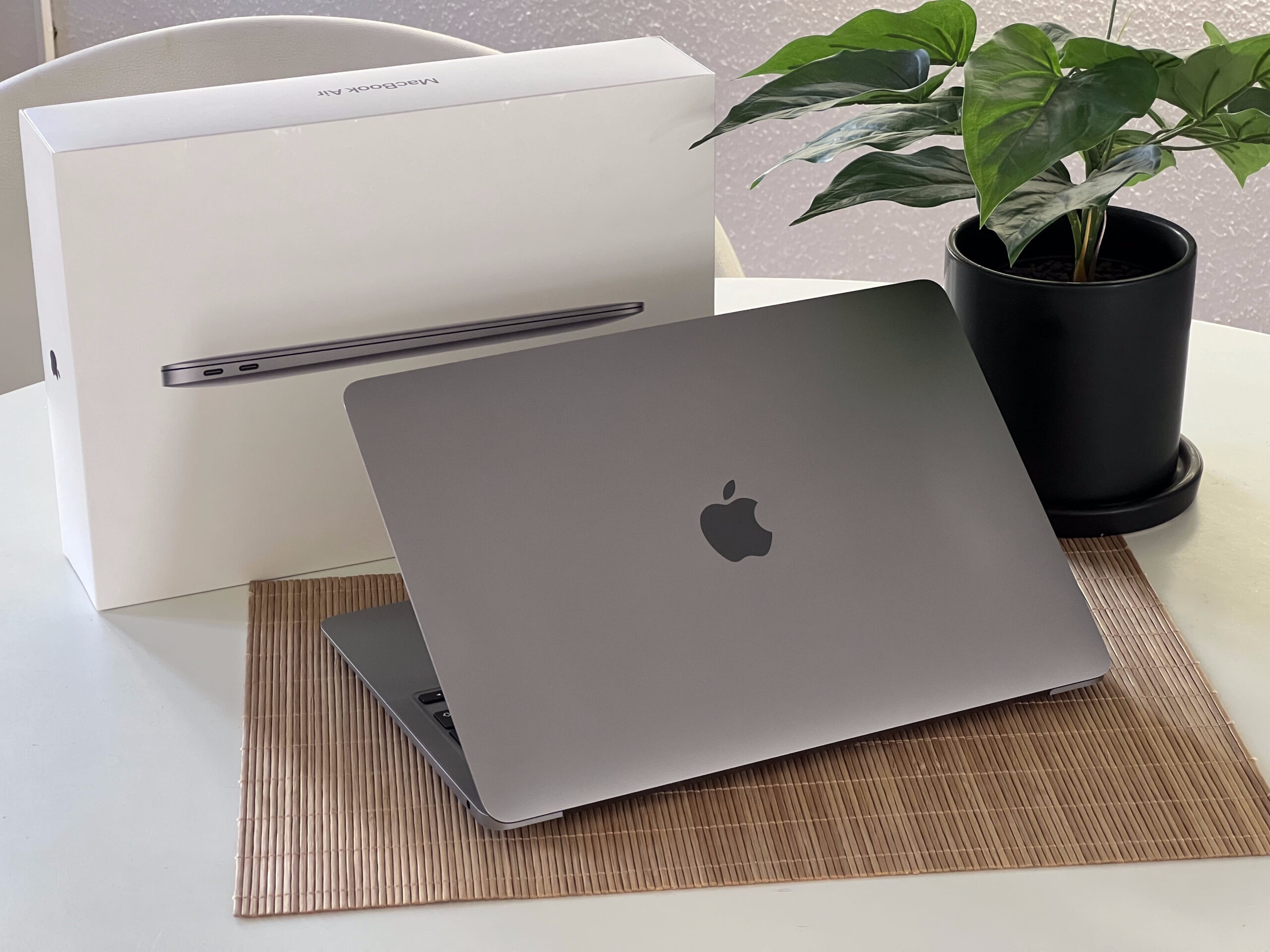 Hibátlan MacBook Air 2020 M1 13”256GB 2 ÉV Garanciával 100%