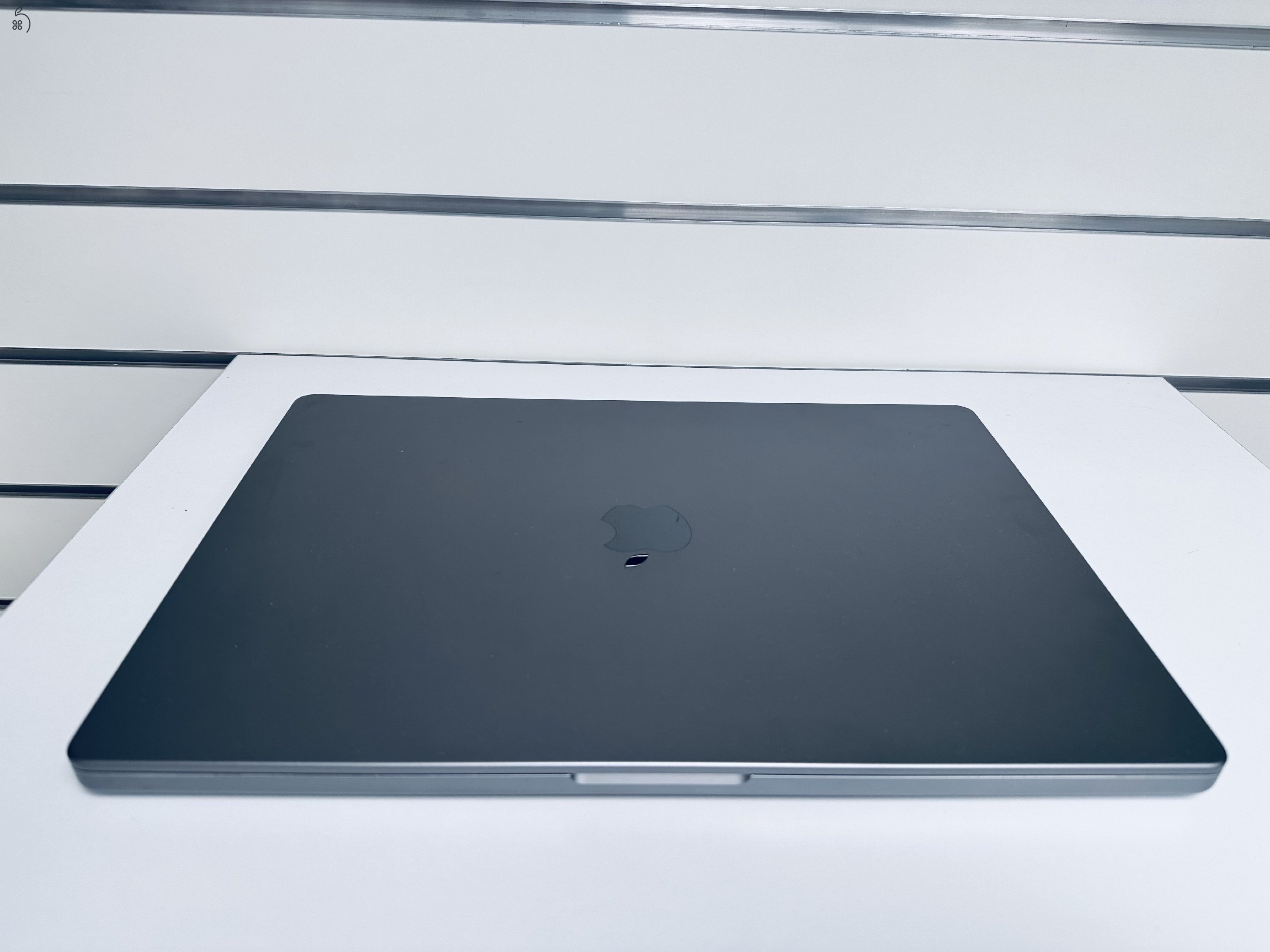 Üzletből, Macbook Pro Retina 16